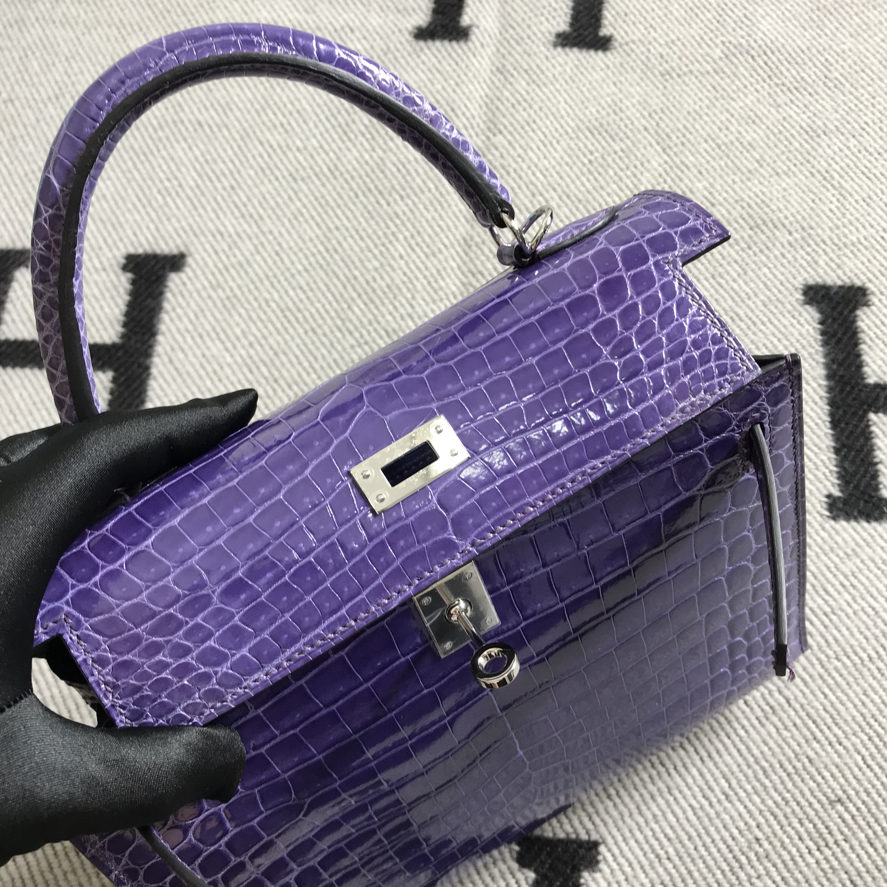 Hermès（爱马仕）Kelly 凯莉包 水晶紫 银扣 25cm