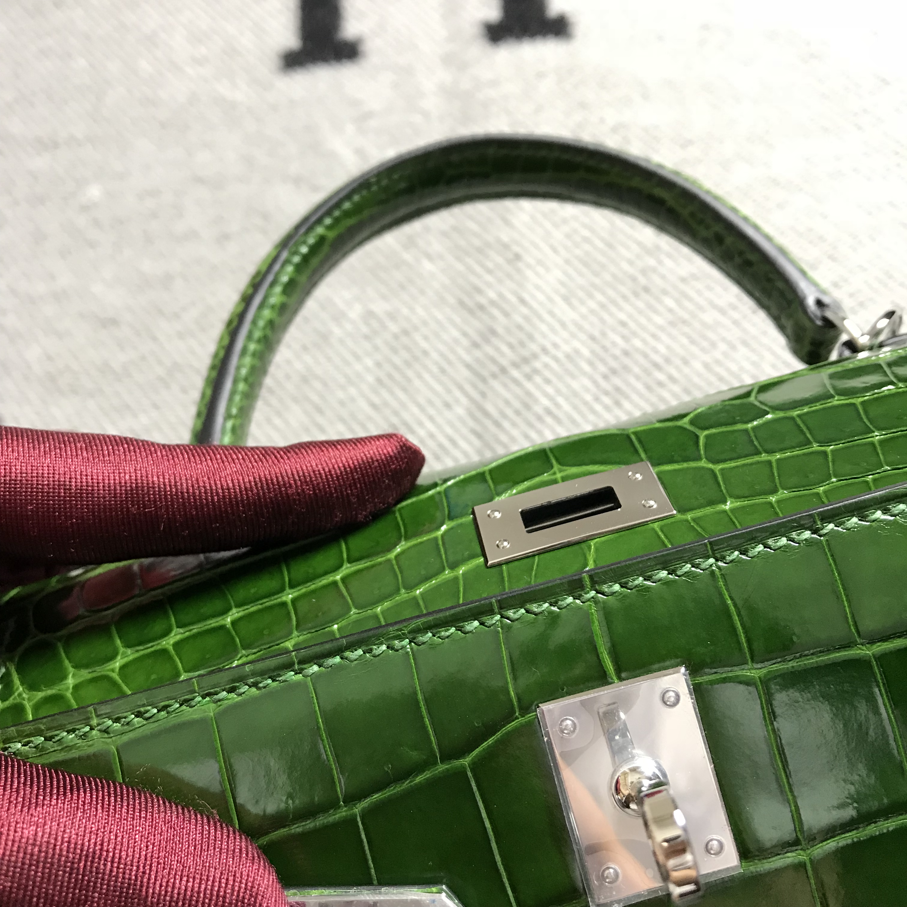 Hermès（爱马仕）Kelly 凯莉包 草绿色 银扣 25cm