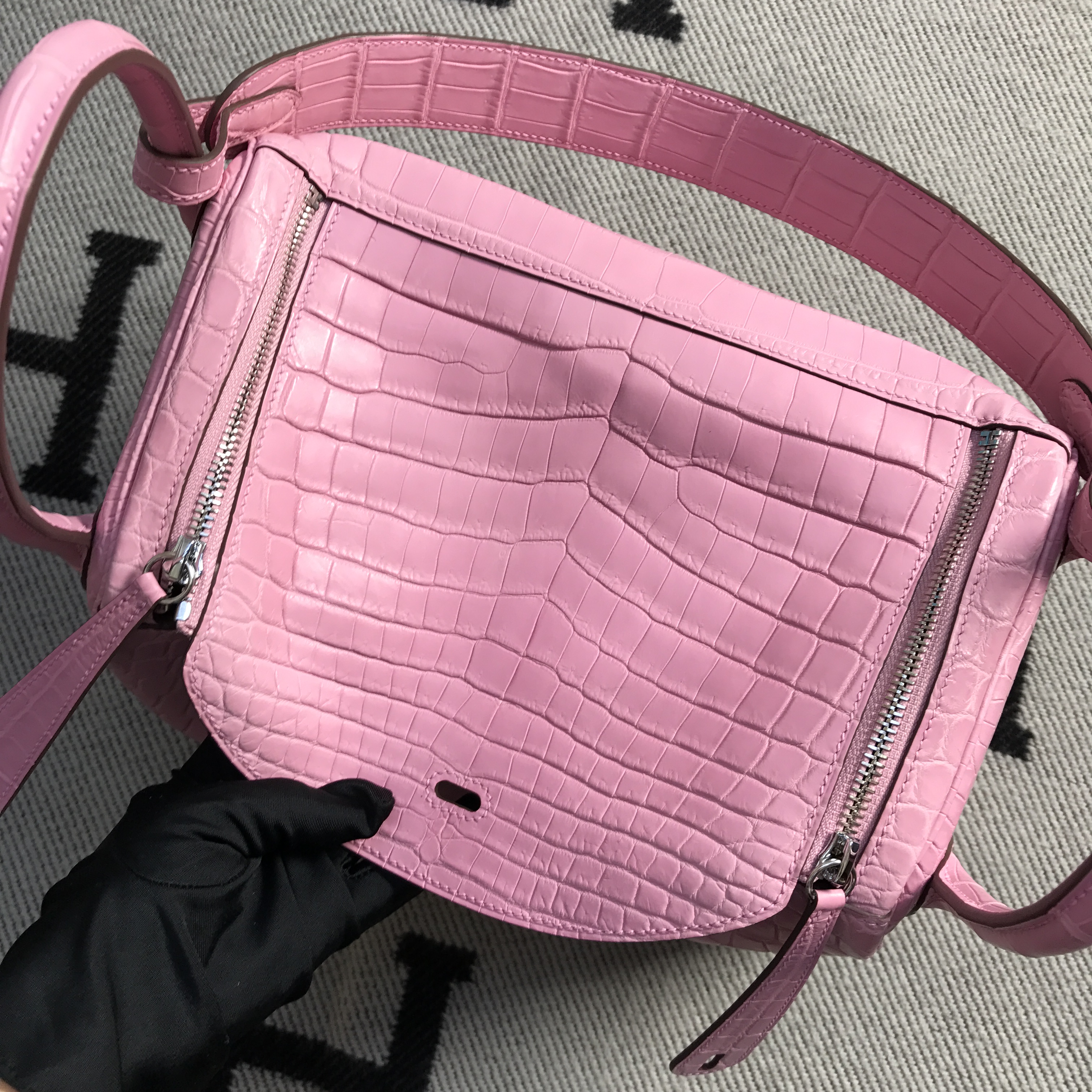 Hermès（爱马仕）新款 Lindy 琳迪包 樱花粉 银扣 30cm