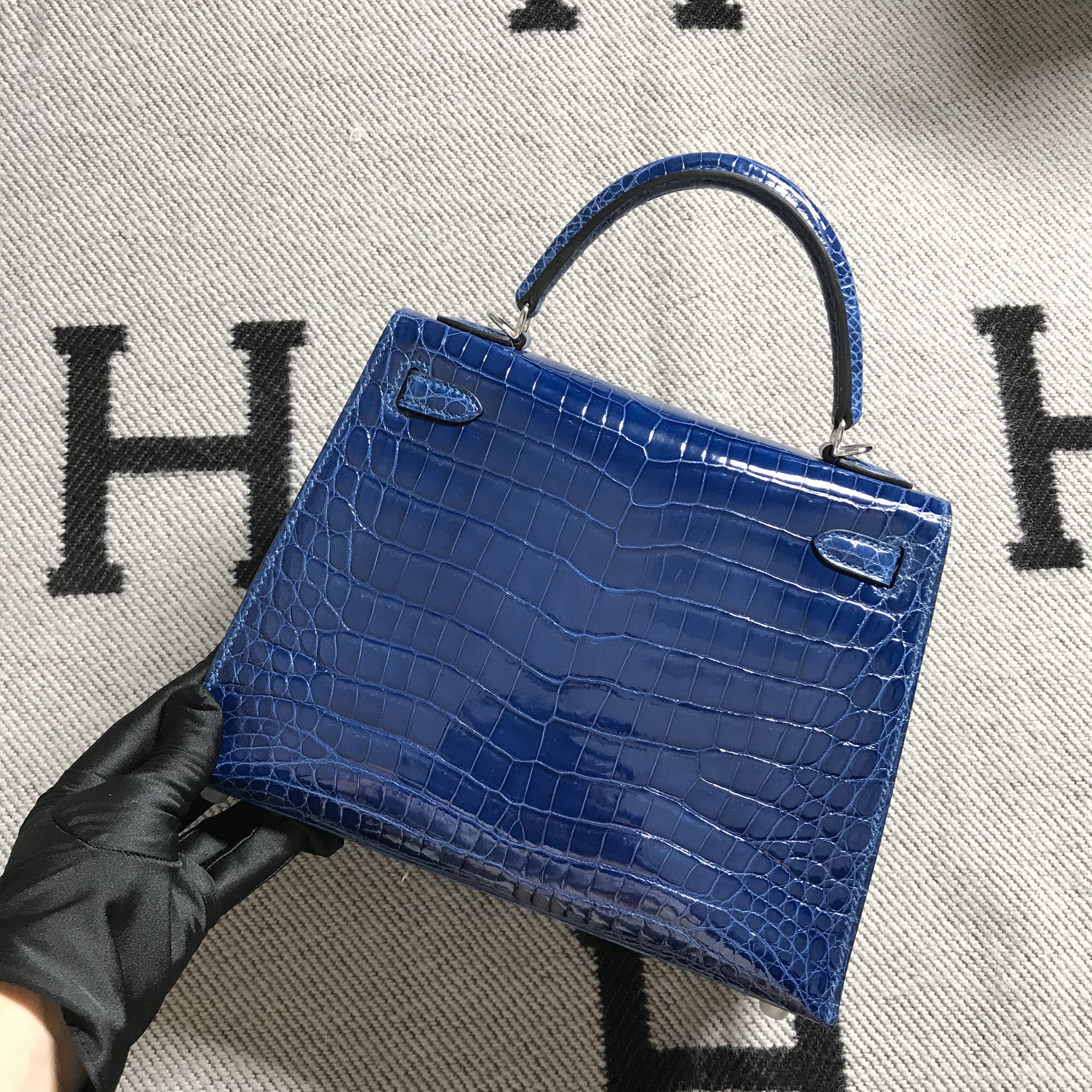 Hermès（爱马仕）Kelly 凯莉包 宝蓝色 银扣 25cm