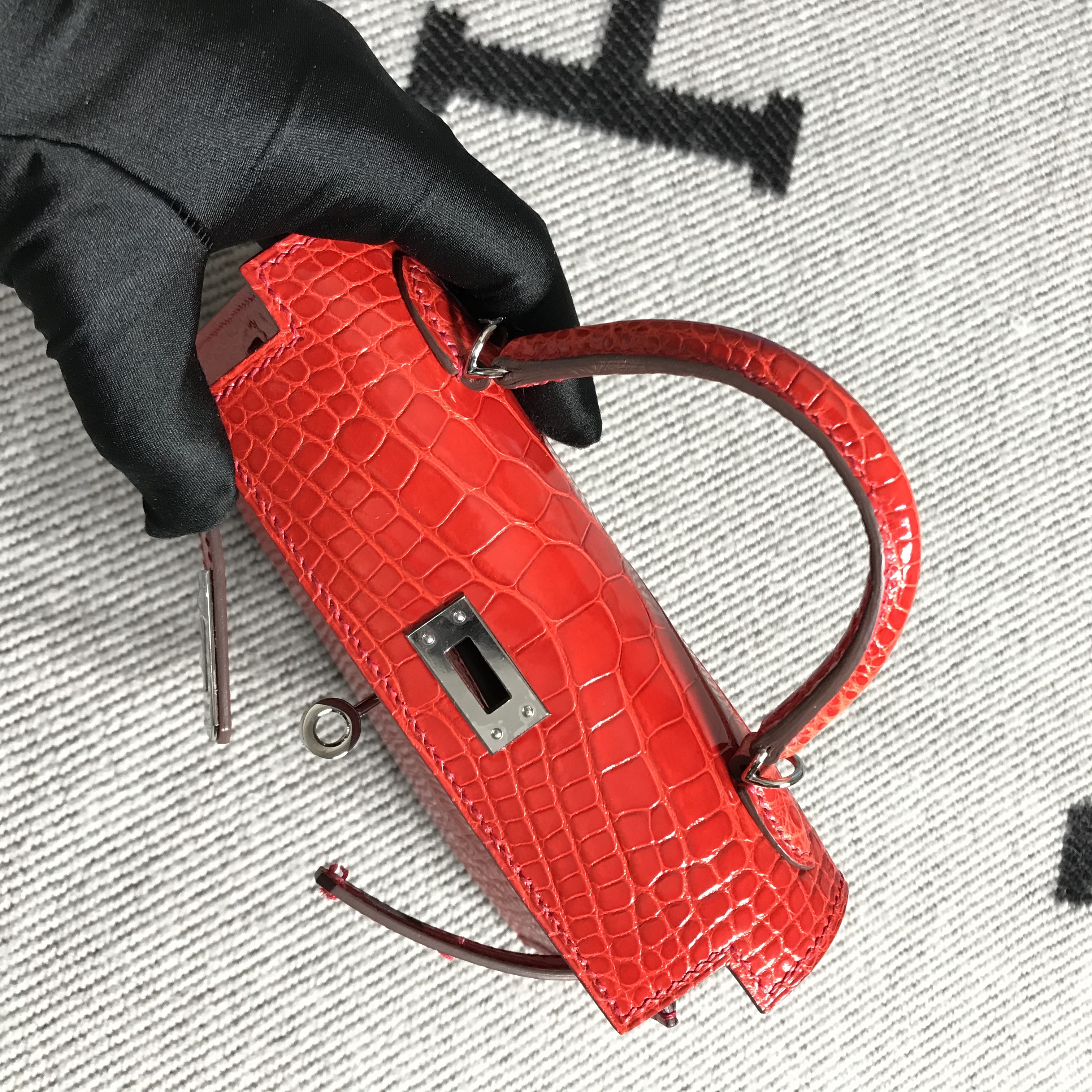 Hermès(爱马仕) Mini Kelly迷你凯莉 法拉利红 银扣 2代-拉尔森鳄鱼皮具定制 - 爱马仕包包官网 Hermès(爱马仕) Mini Kelly迷你凯莉 法拉利红 银扣 2代