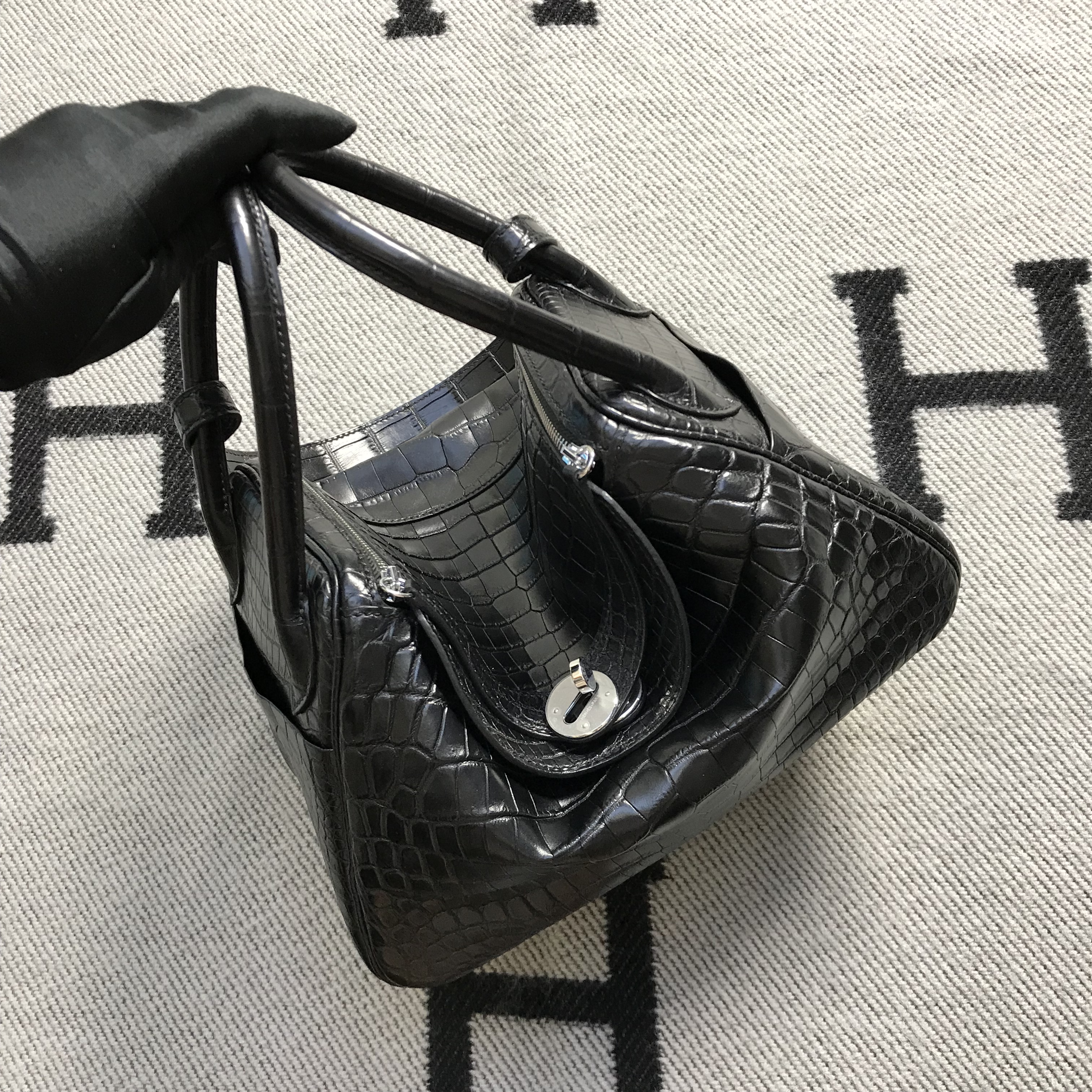 Hermès（爱马仕）新款 Lindy 琳迪包 黑色 银扣 26cm