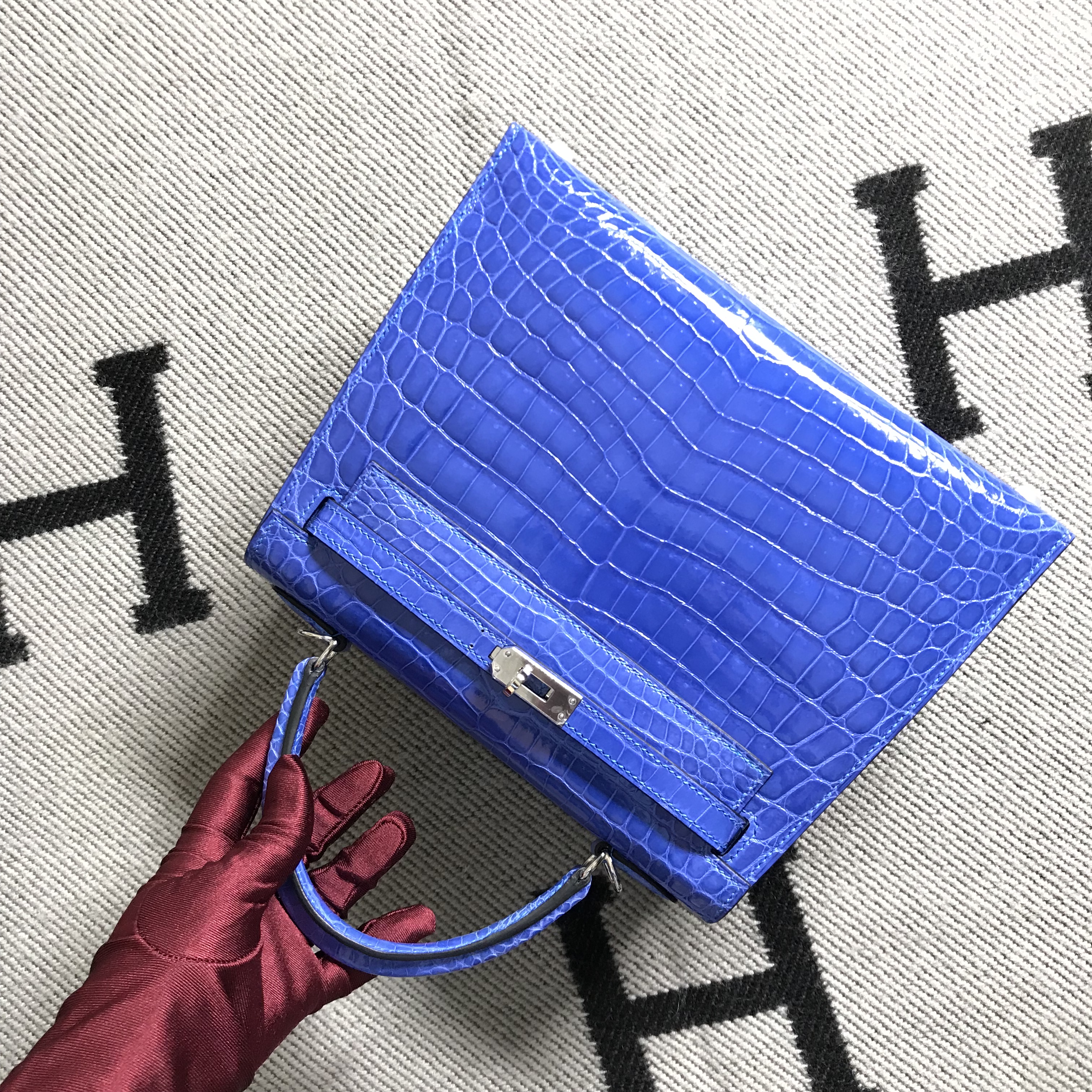 Hermès（爱马仕）Kelly 凯莉包 电光蓝 银扣 25cm