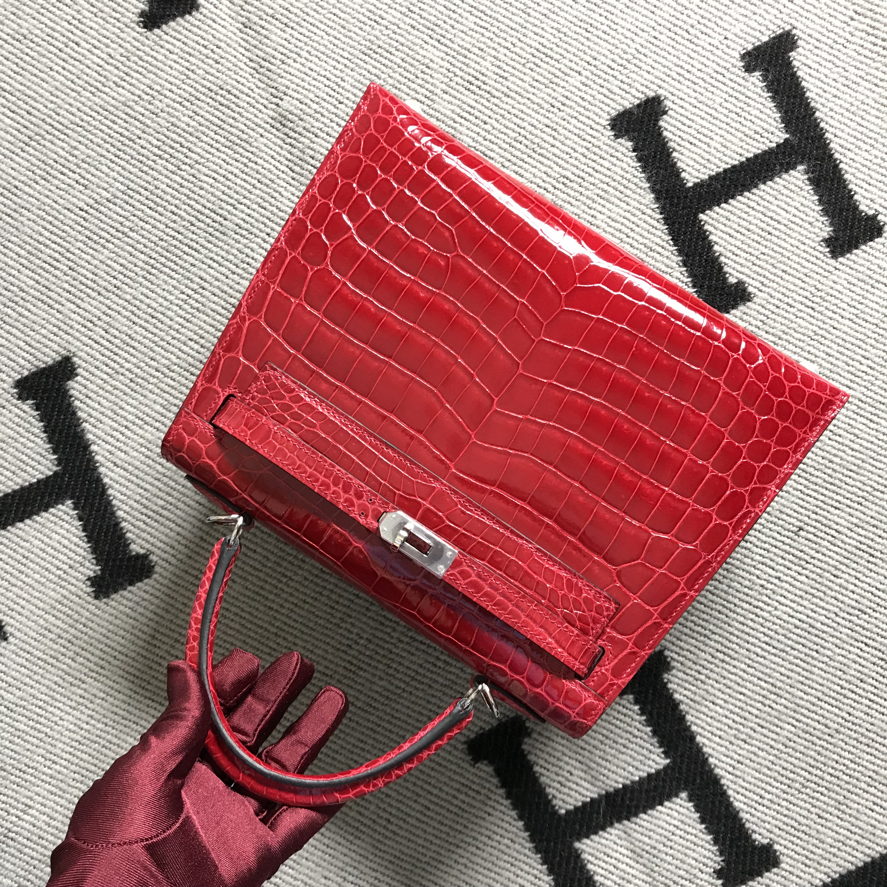 Hermès（爱马仕）Kelly 凯莉包 大红色 银扣 25cm