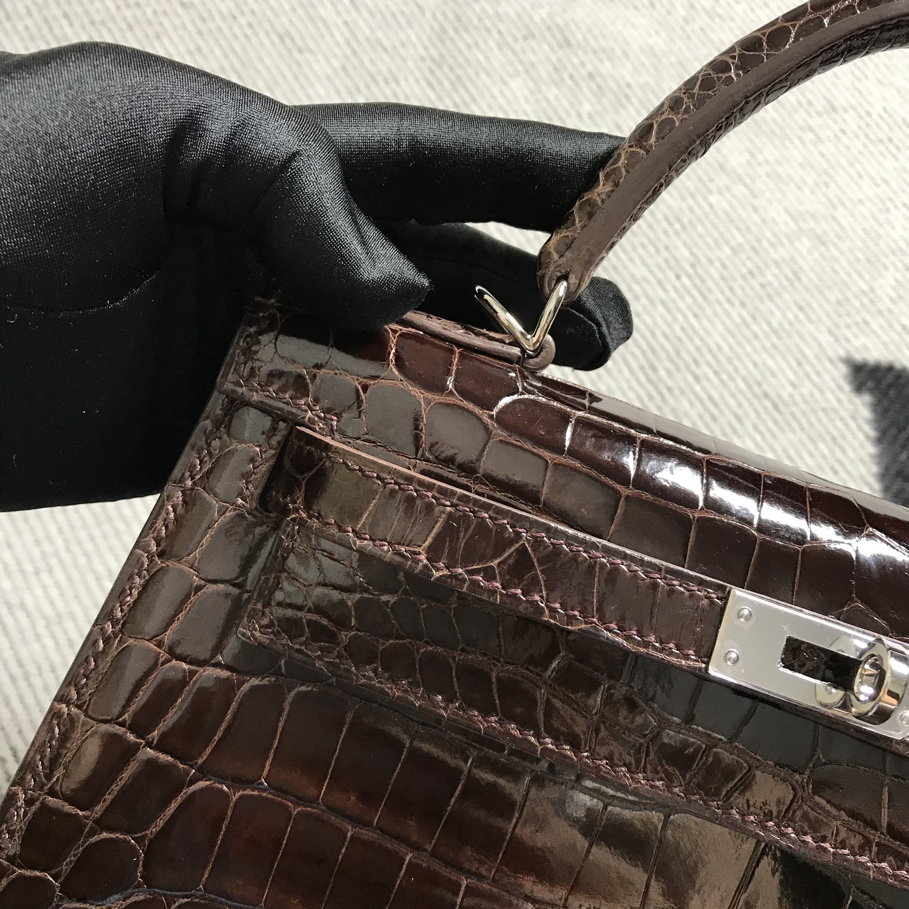 Hermès(爱马仕)Kelly 凯莉包 深咖啡色 银扣 25cm-拉尔森鳄鱼皮具定制 - 爱马仕包包官网 Hermès(爱马仕)Kelly 凯莉包 深咖啡色 银扣 25cm