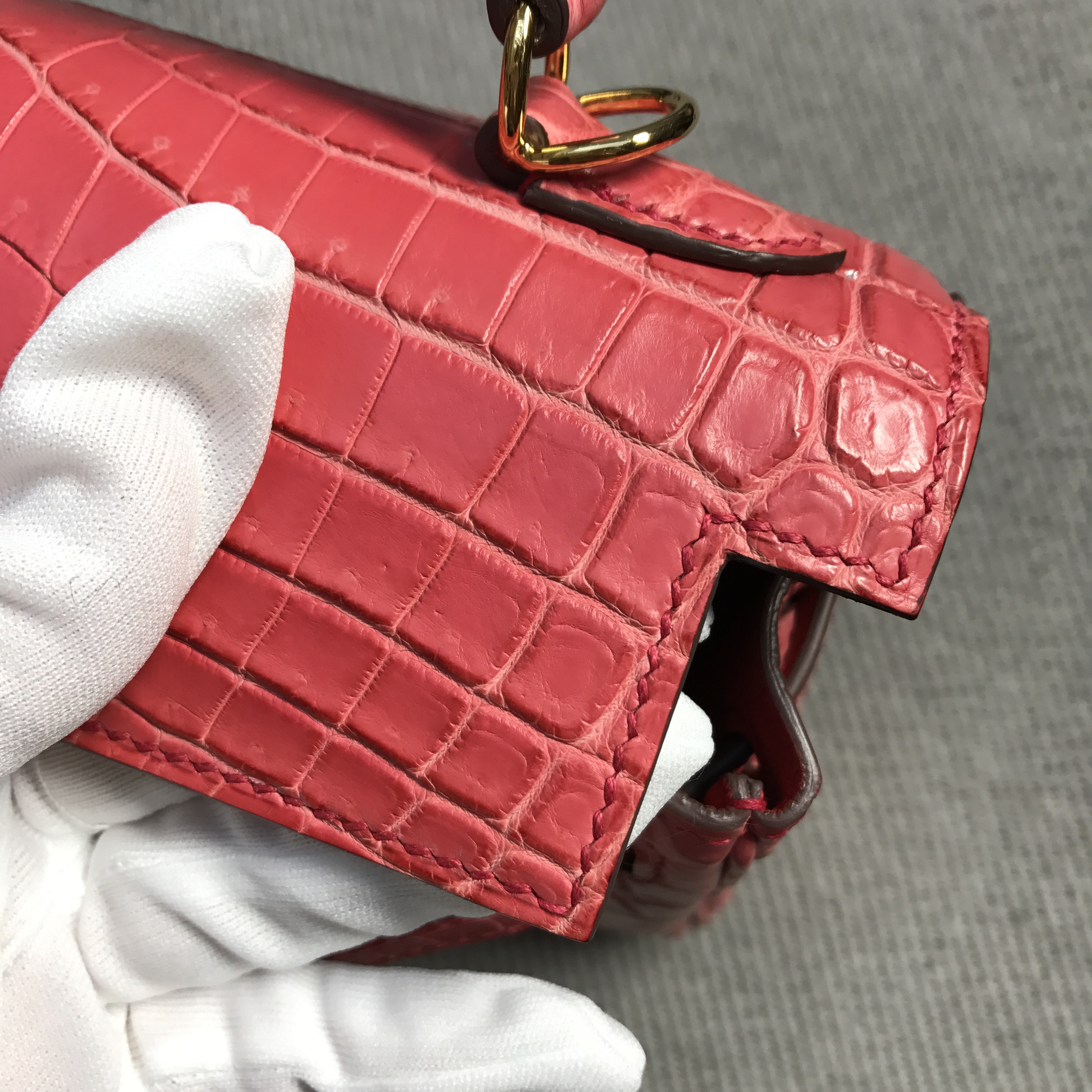Hermès（爱马仕）Kelly 凯莉包 蜜桃粉 亚光 金扣 25cm