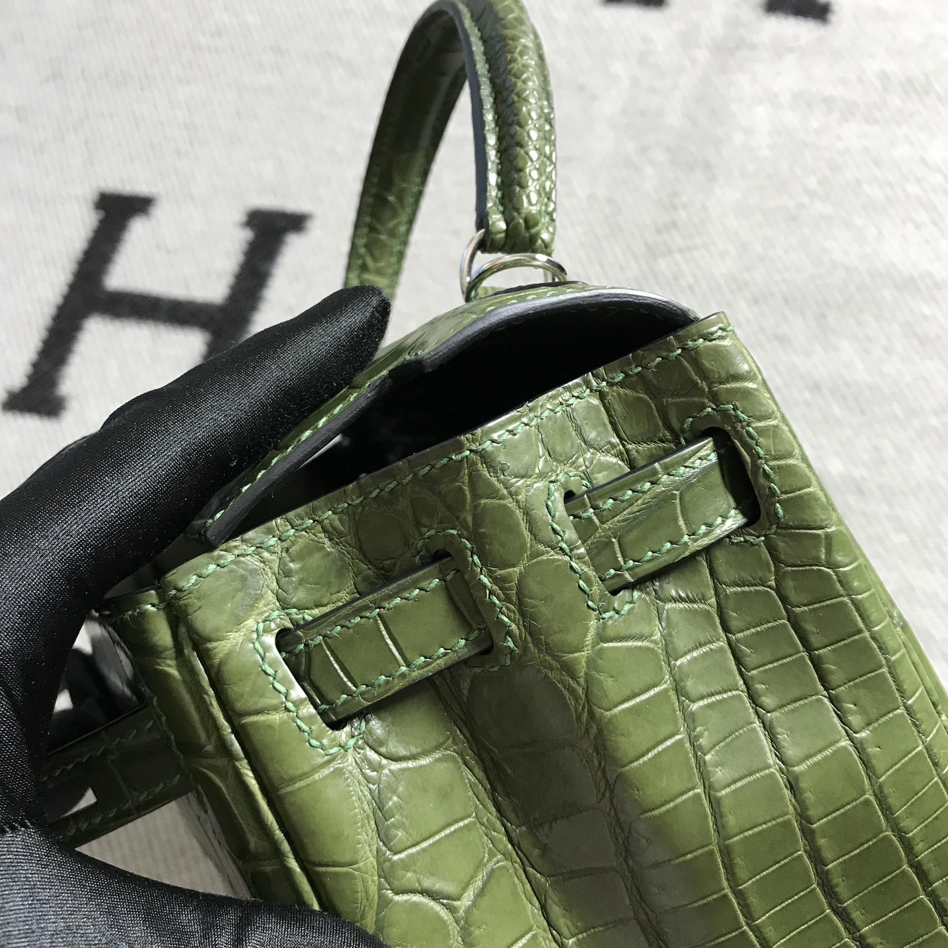 Hermès（爱马仕）Kelly 凯莉包 森林绿 雾面 银扣 25cm