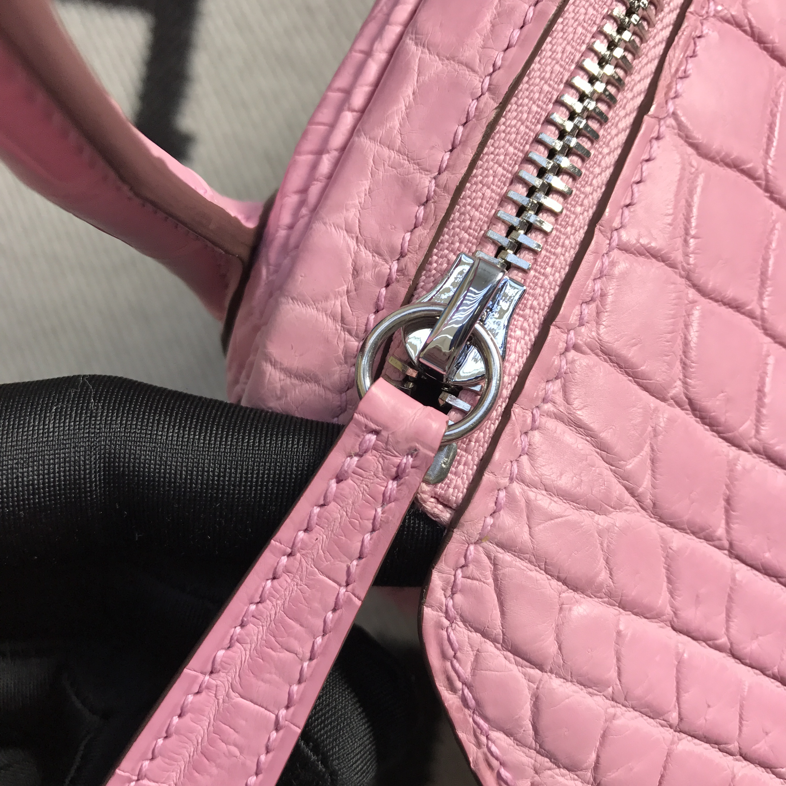 Hermès（爱马仕）新款 Lindy 琳迪包 樱花粉 银扣 30cm