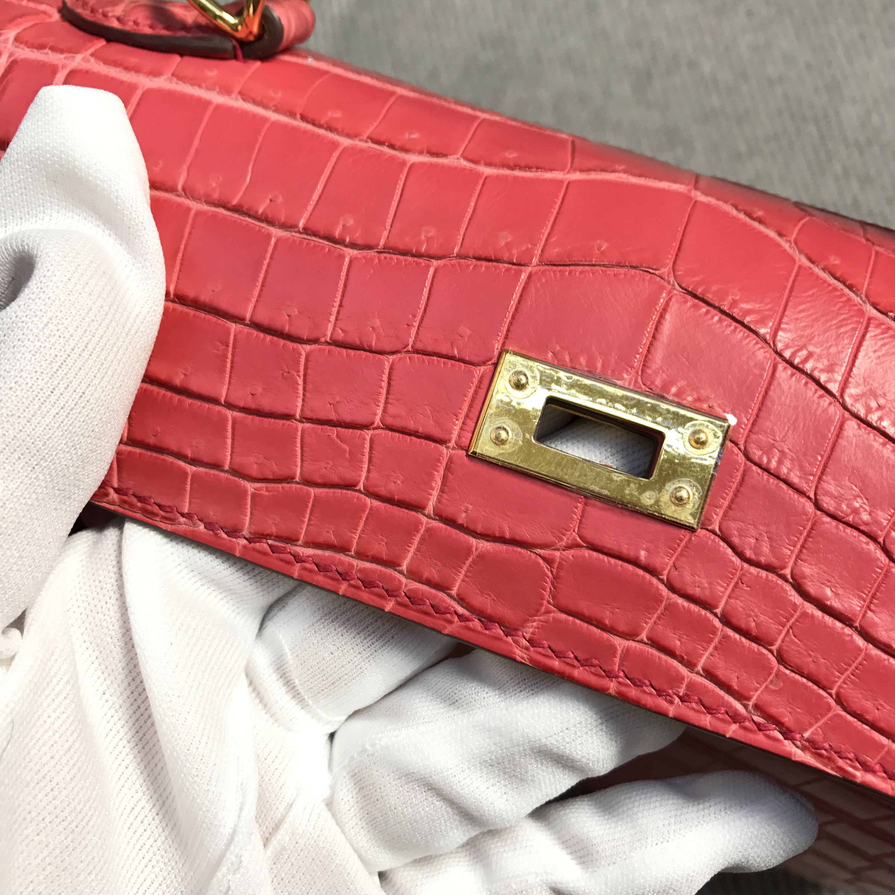 Hermès（爱马仕）Kelly 凯莉包 蜜桃粉 亚光 金扣 25cm