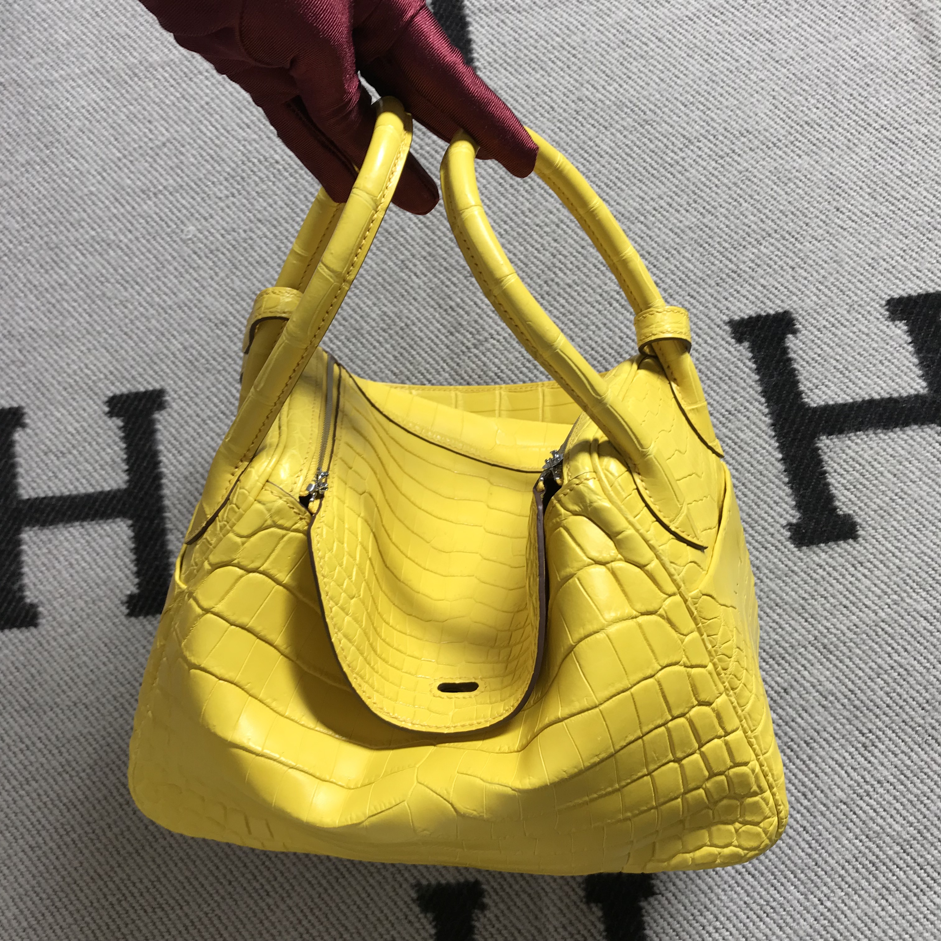 Hermès(爱马仕)新款 Lindy 琳迪包 柠檬黄 银扣 26cm-拉尔森鳄鱼皮具定制 - 爱马仕包包官网 Hermès(爱马仕)新款 Lindy 琳迪包 柠檬黄 银扣 26cm