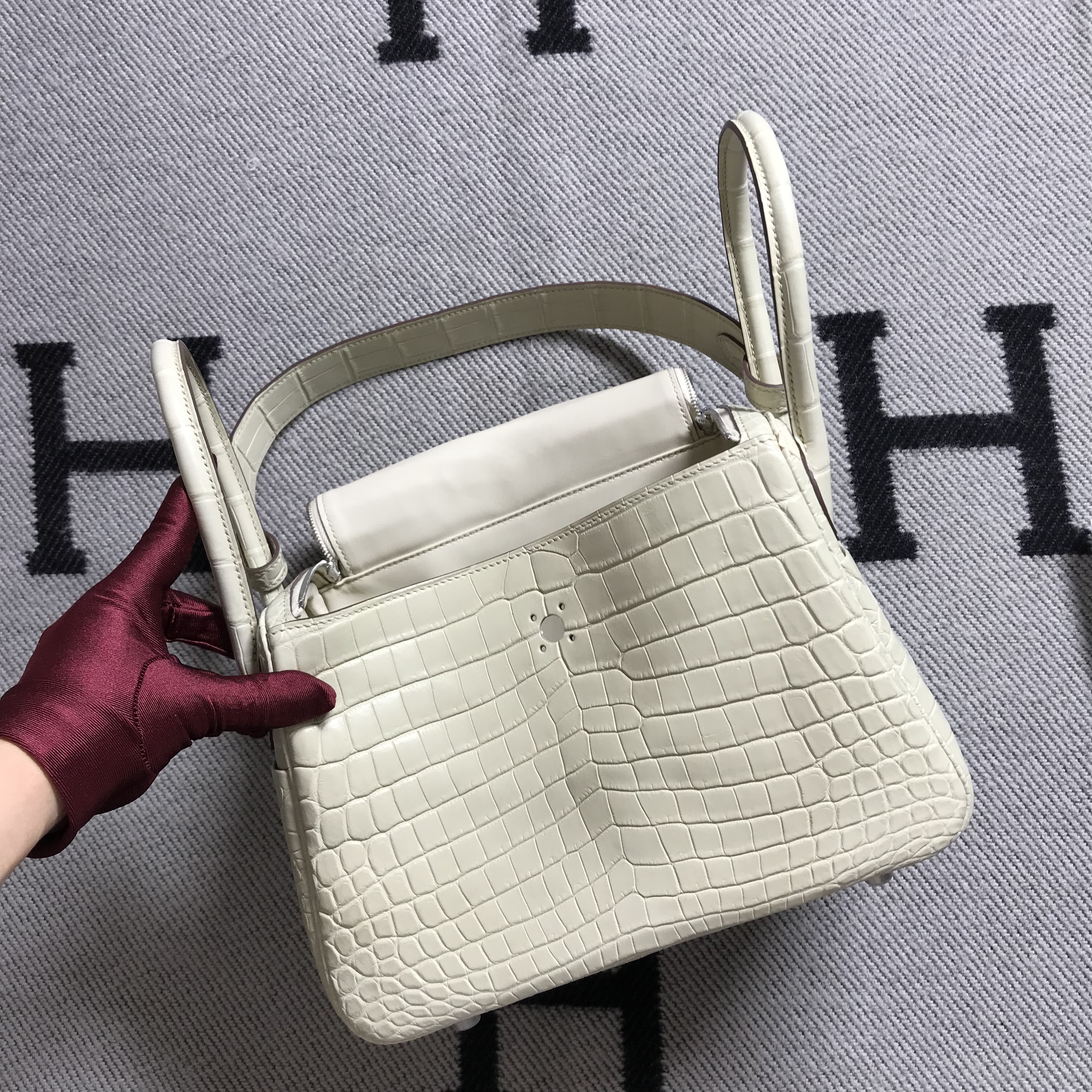 Hermès（爱马仕）新款 Lindy 琳迪包 米白色 银扣 26cm