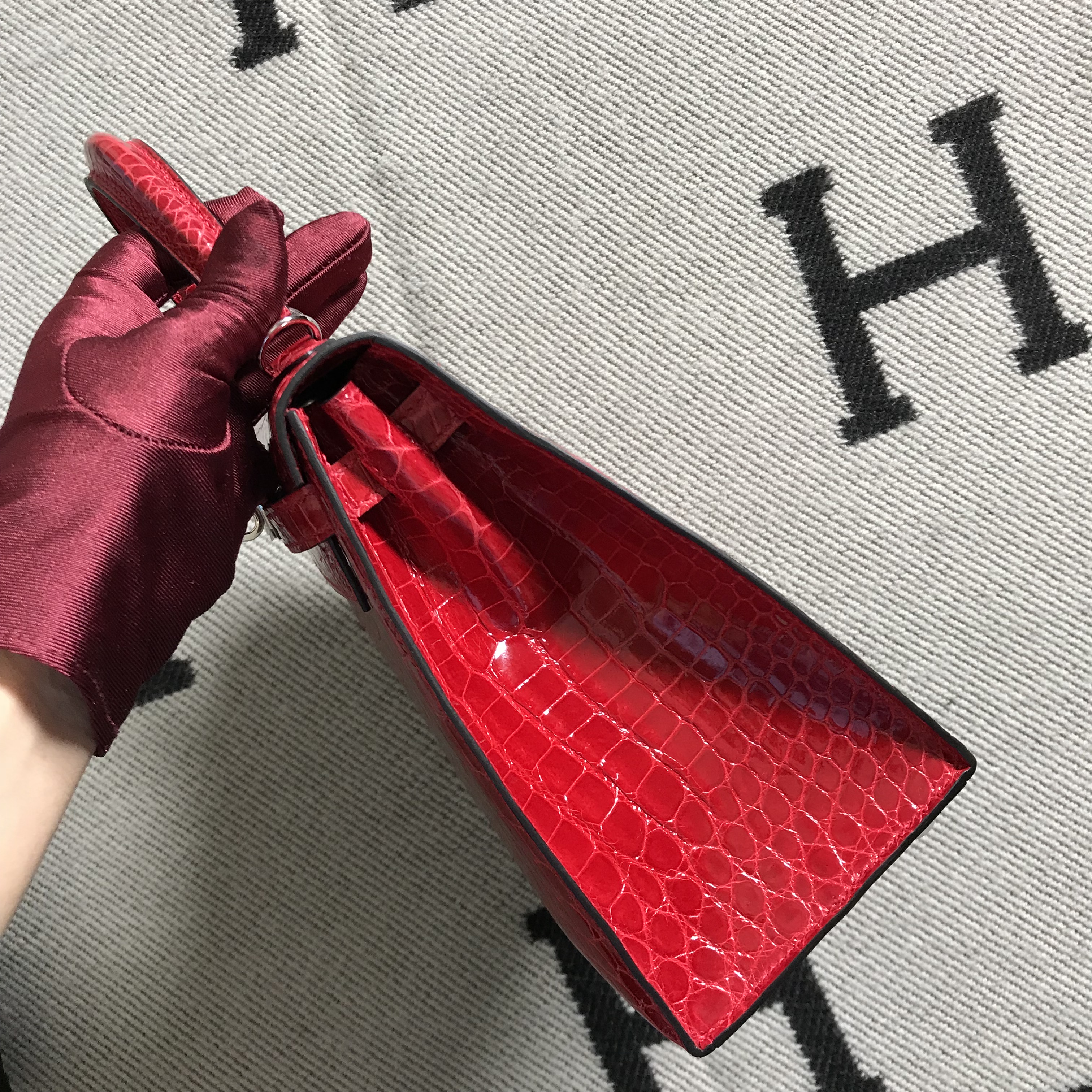 Hermès（爱马仕）Kelly 凯莉包 大红色 银扣 25cm