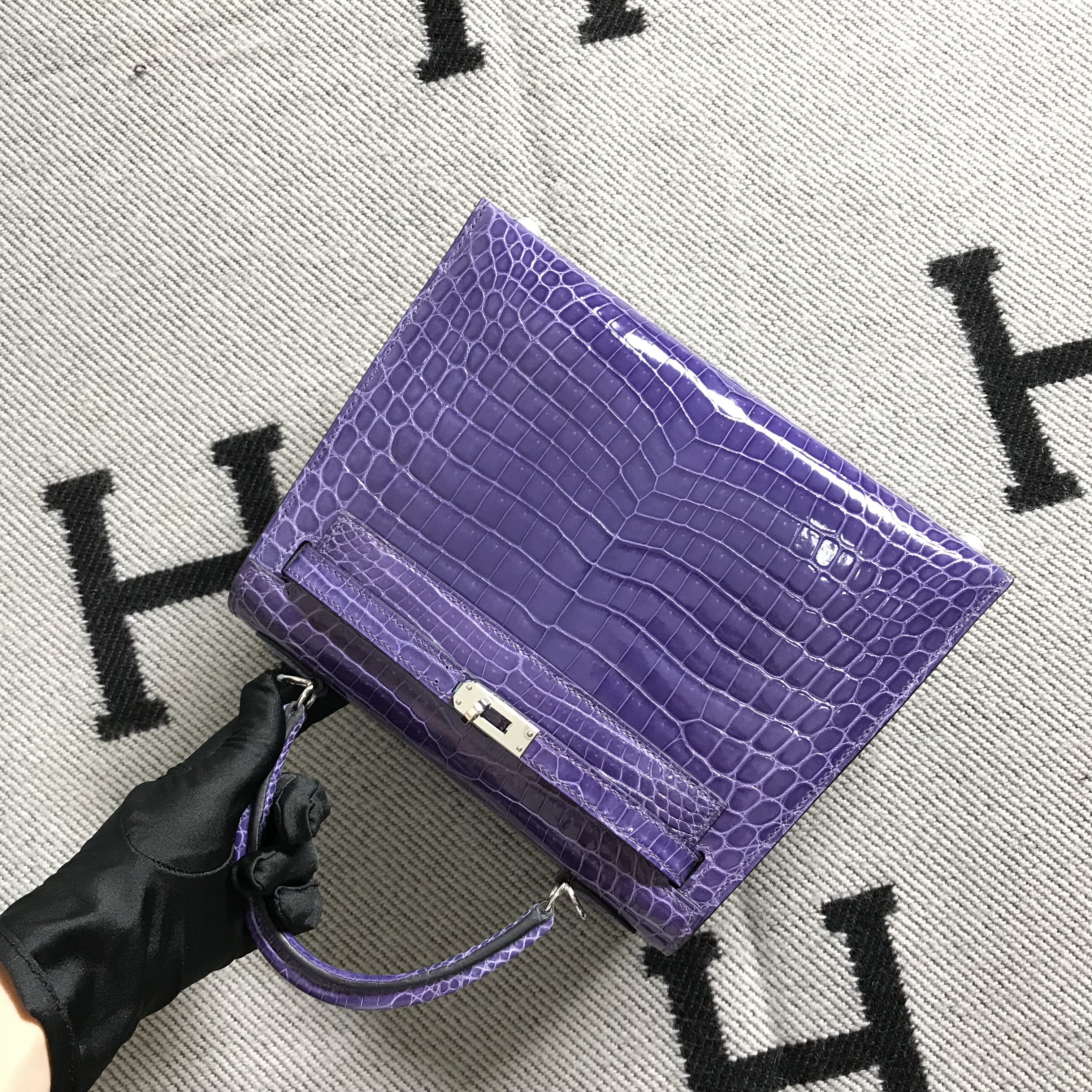 Hermès（爱马仕）Kelly 凯莉包 水晶紫 银扣 25cm