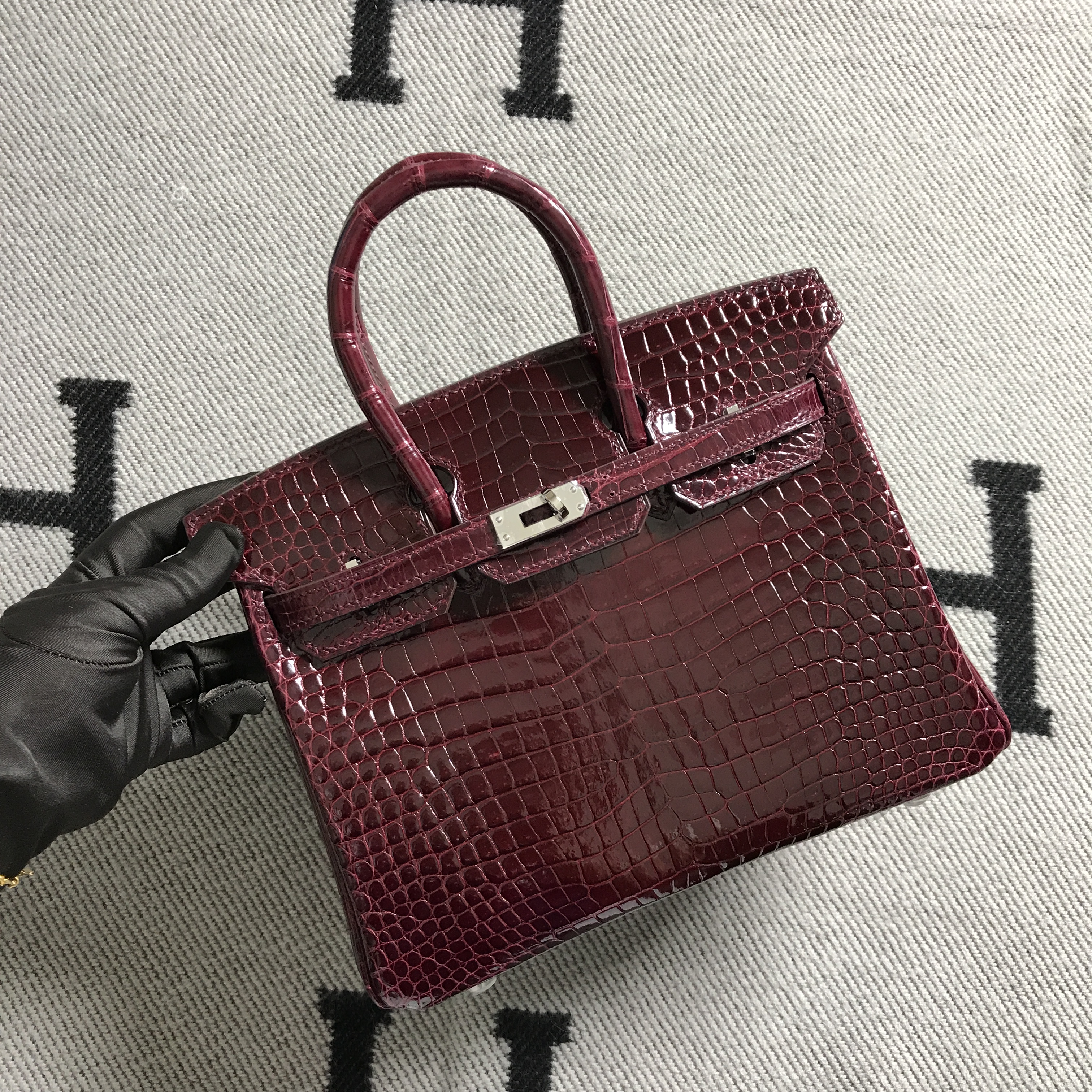 Hermès（爱马仕）Birkin 铂金包 酒红色 湾鳄 银扣 25cm