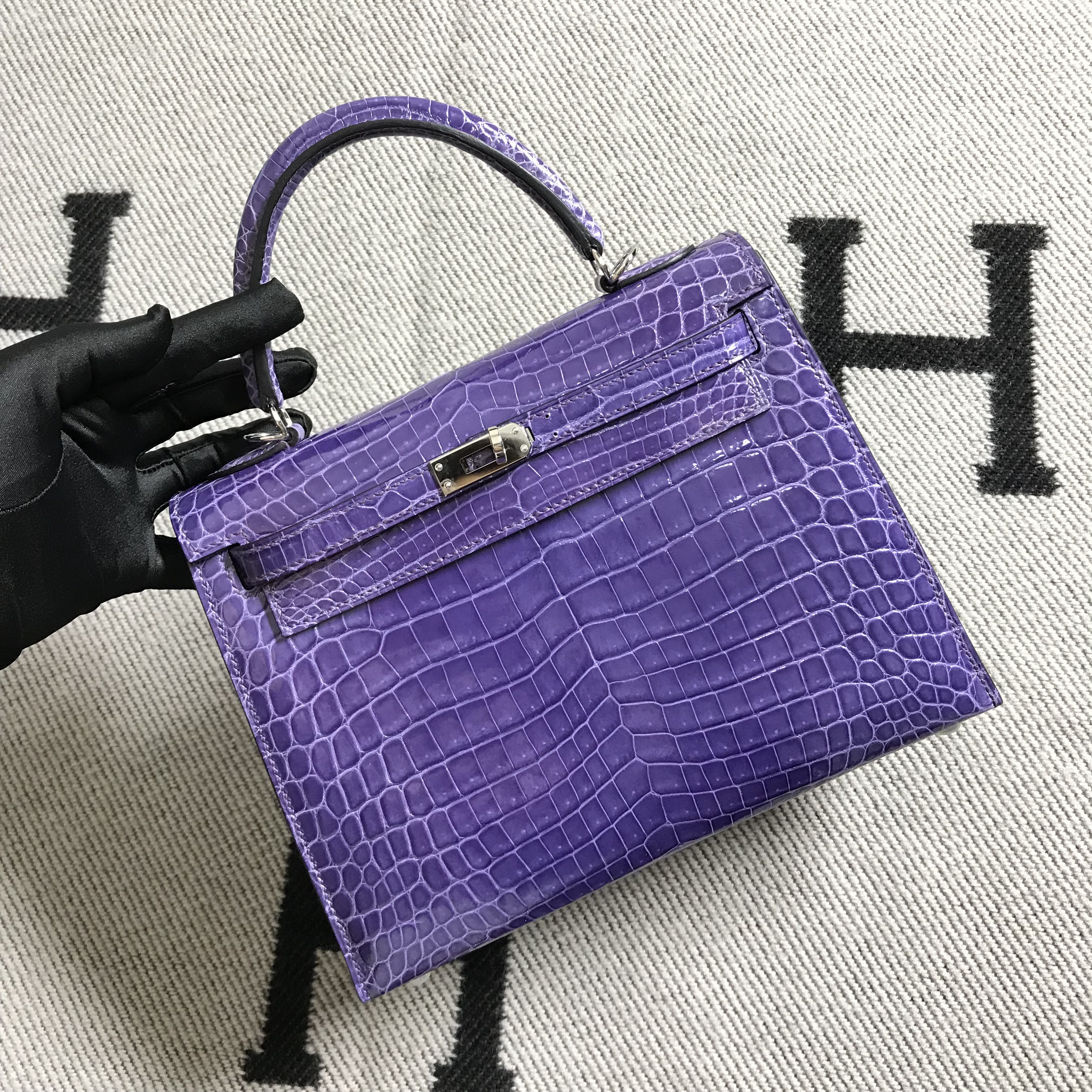 Hermès（爱马仕）Kelly 凯莉包 水晶紫 银扣 25cm