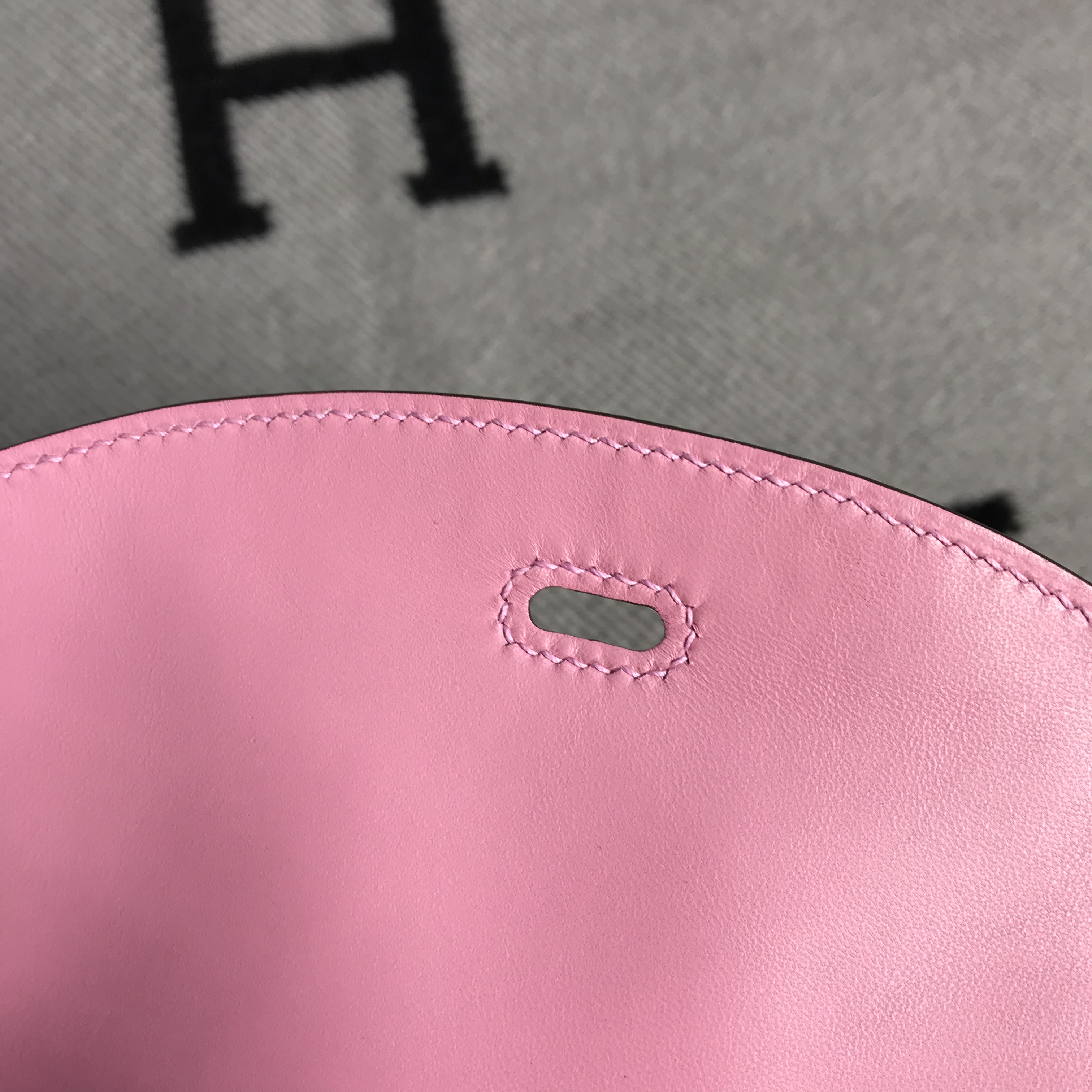 Hermès（爱马仕）新款 Lindy 琳迪包 樱花粉 银扣 26cm