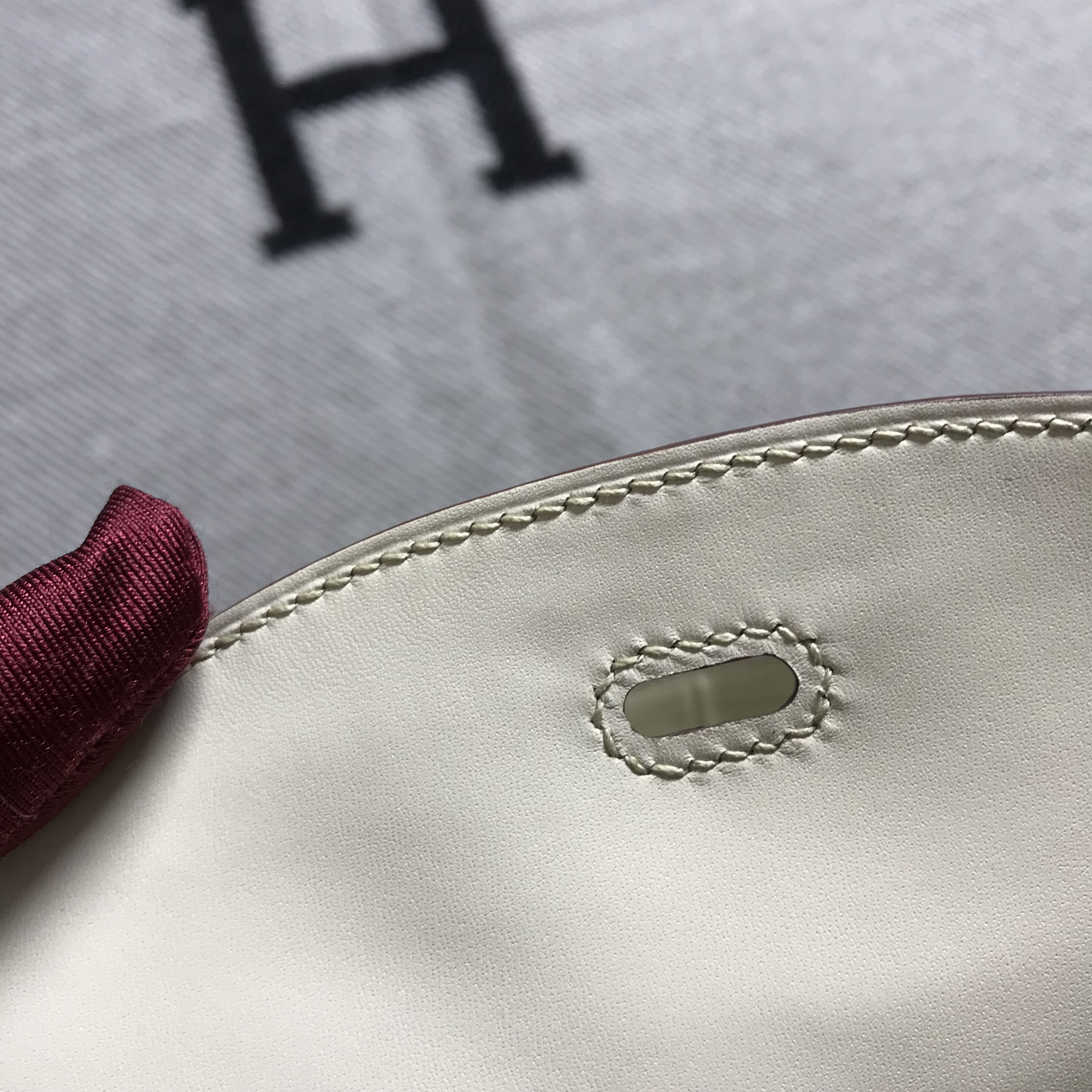 Hermès（爱马仕）新款 Lindy 琳迪包 米白色 银扣 26cm
