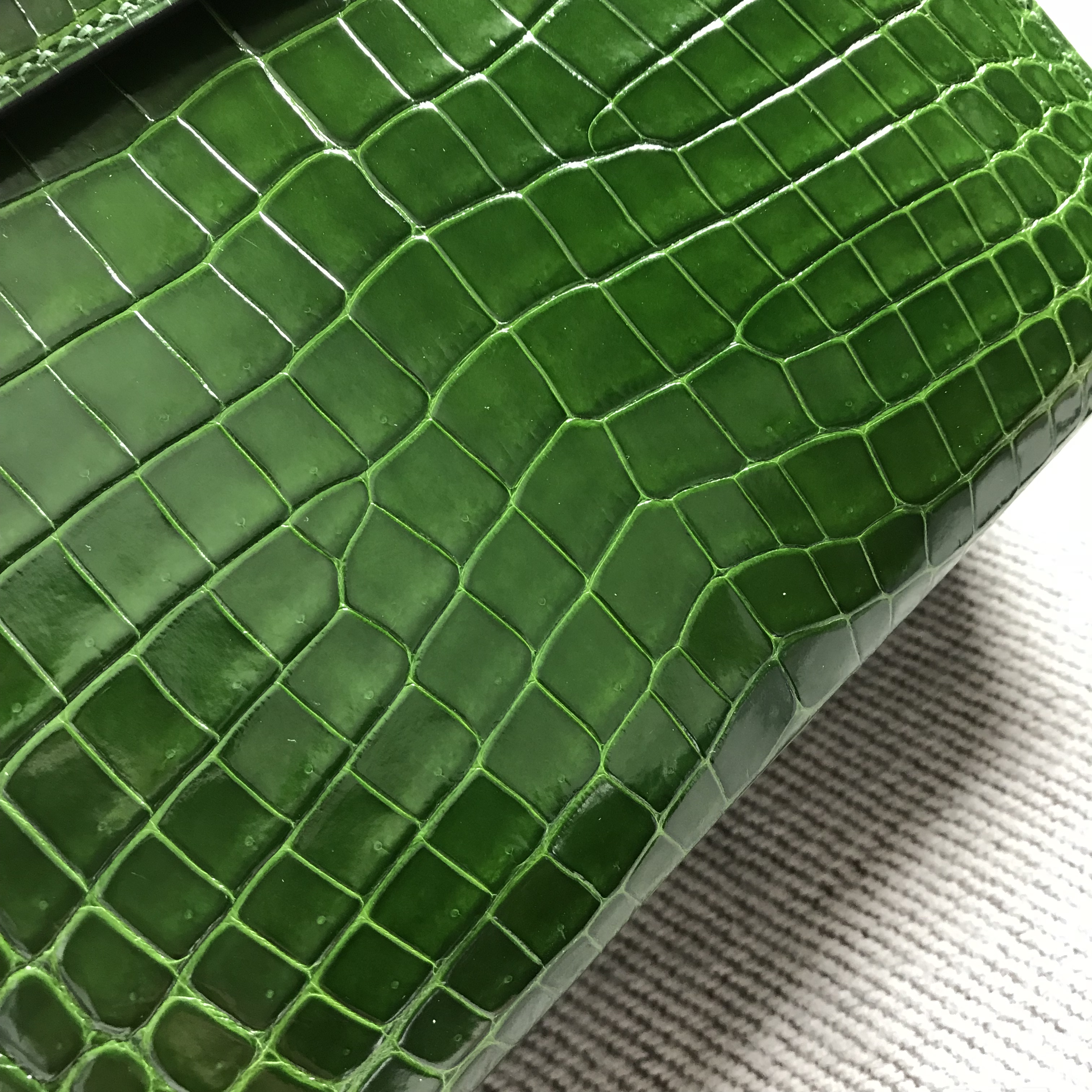 Hermès（爱马仕）Kelly 凯莉包 草绿色 银扣 25cm