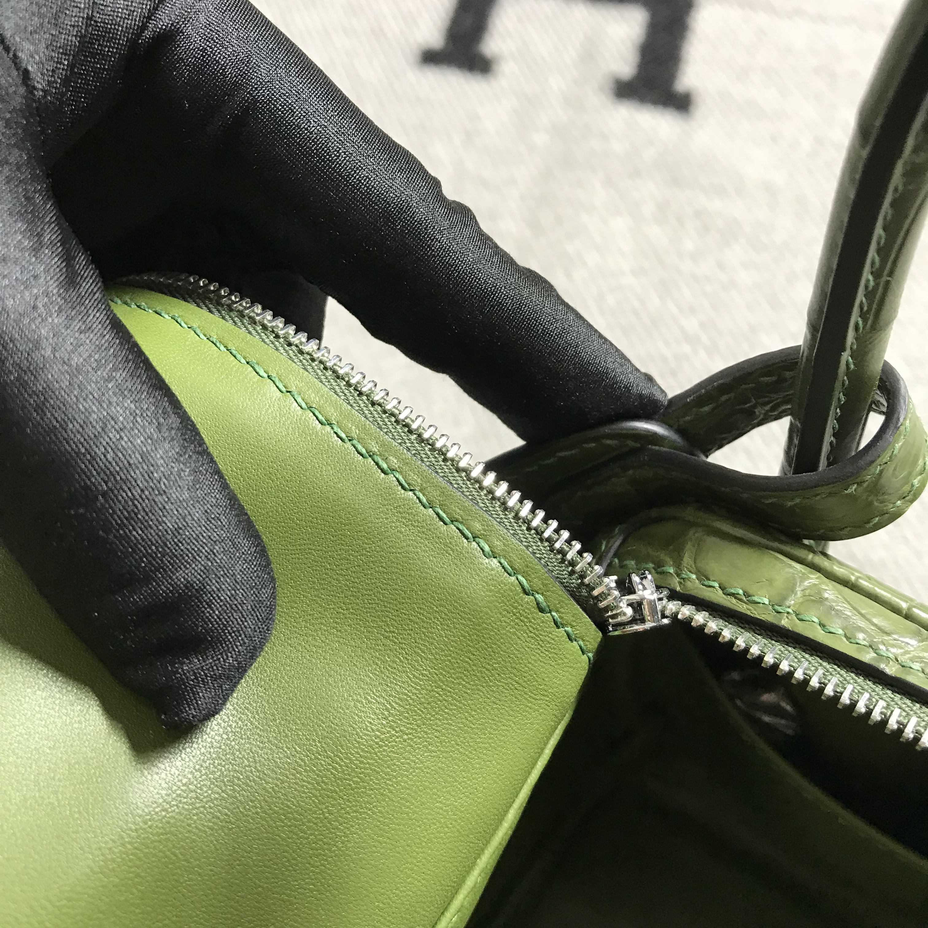 Hermès（爱马仕）新款 Lindy 琳迪包 森林绿 银扣 26cm