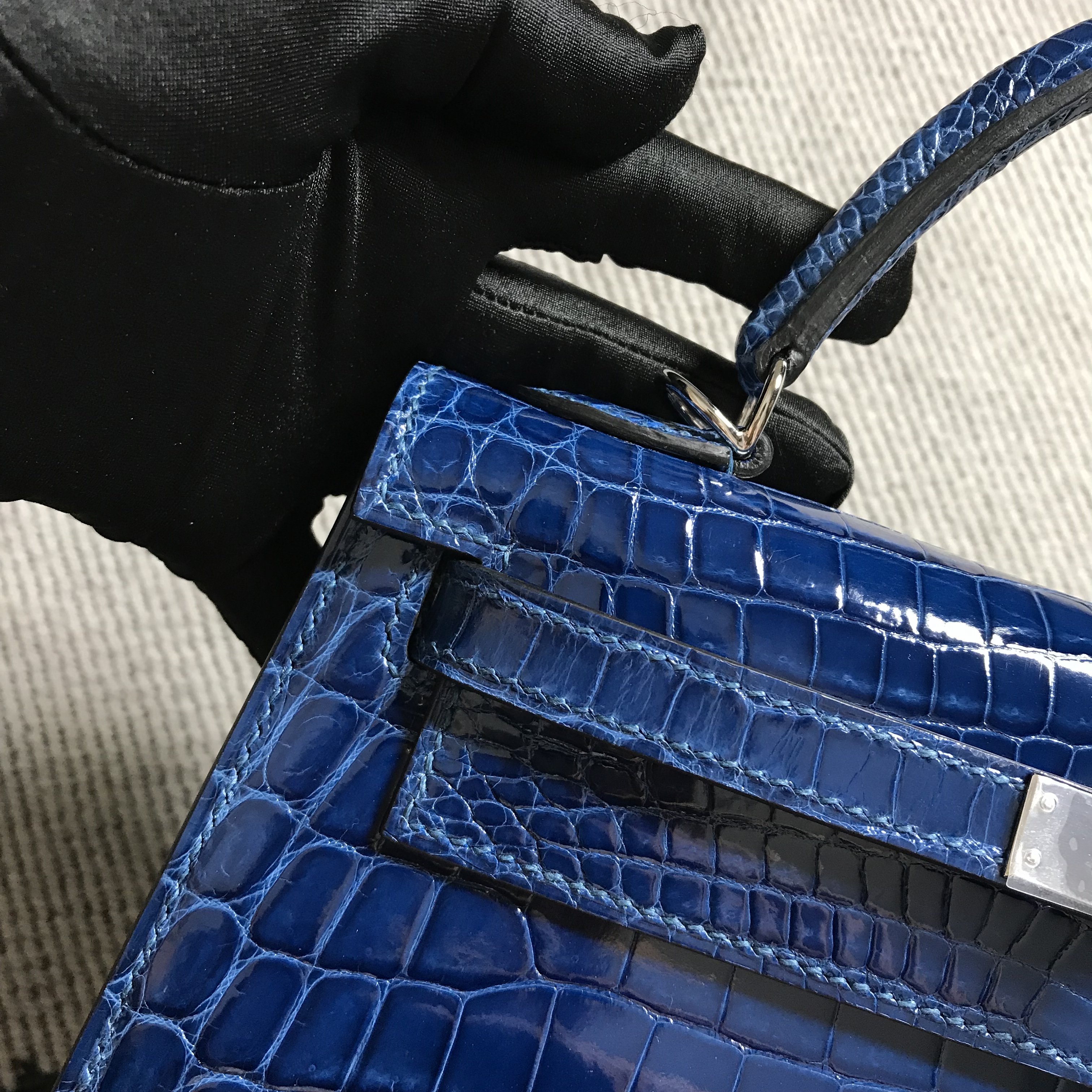 Hermès（爱马仕）Kelly 凯莉包 宝蓝色 银扣 25cm