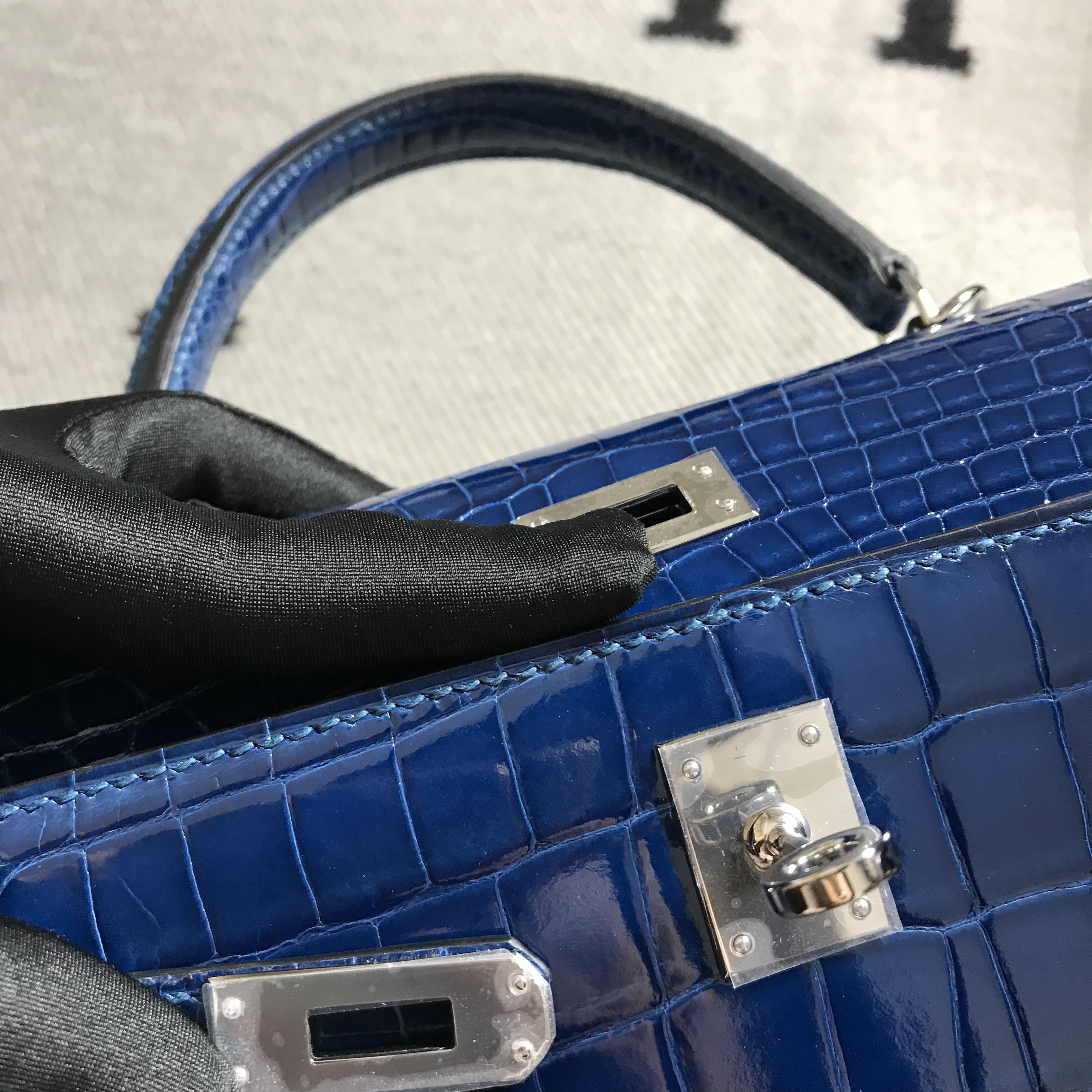 Hermès（爱马仕）Kelly 凯莉包 宝蓝色 银扣 25cm
