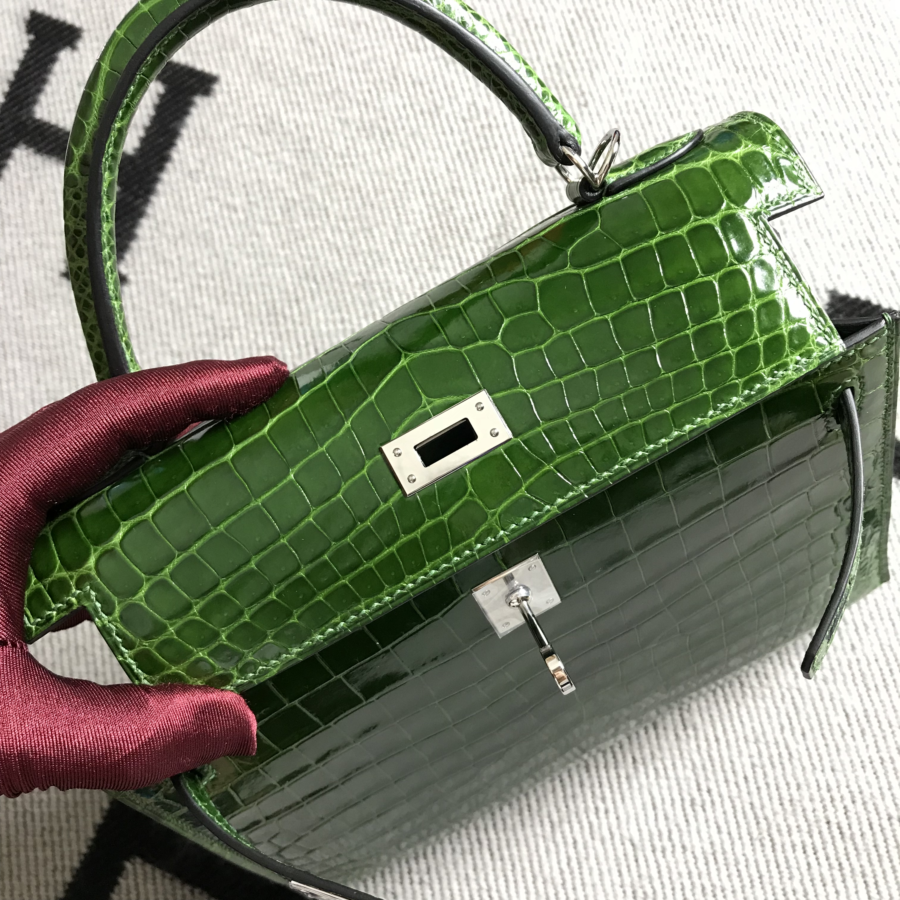 Hermès（爱马仕）Kelly 凯莉包 草绿色 银扣 25cm