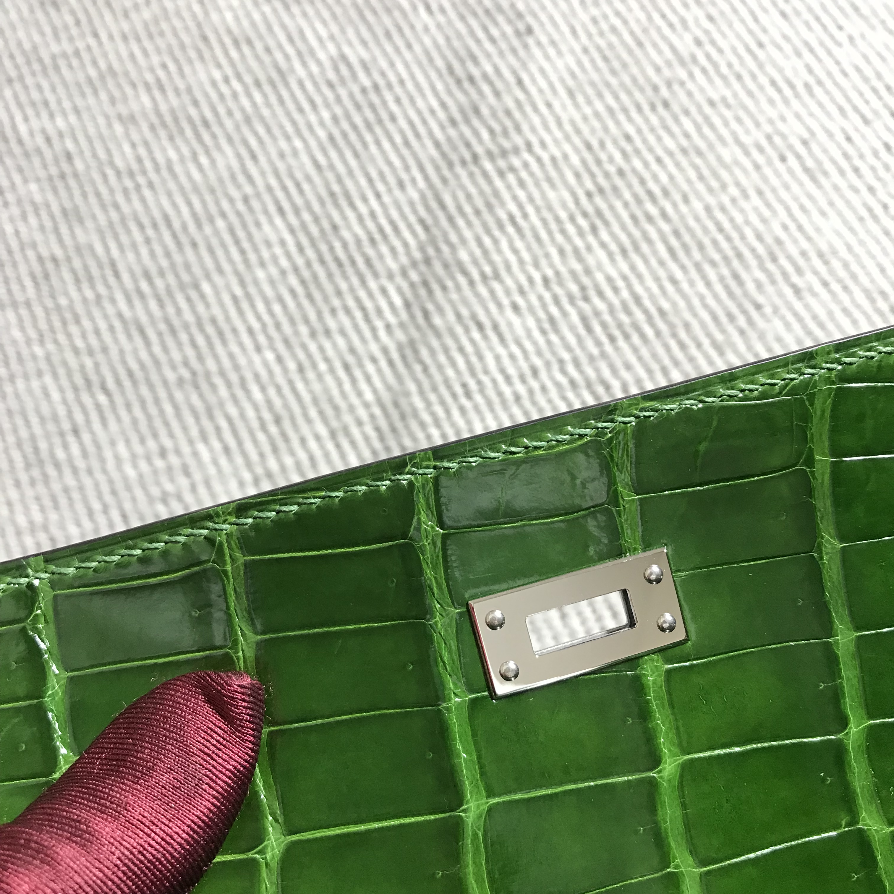 Hermès（爱马仕）Kelly 凯莉包 草绿色 银扣 25cm