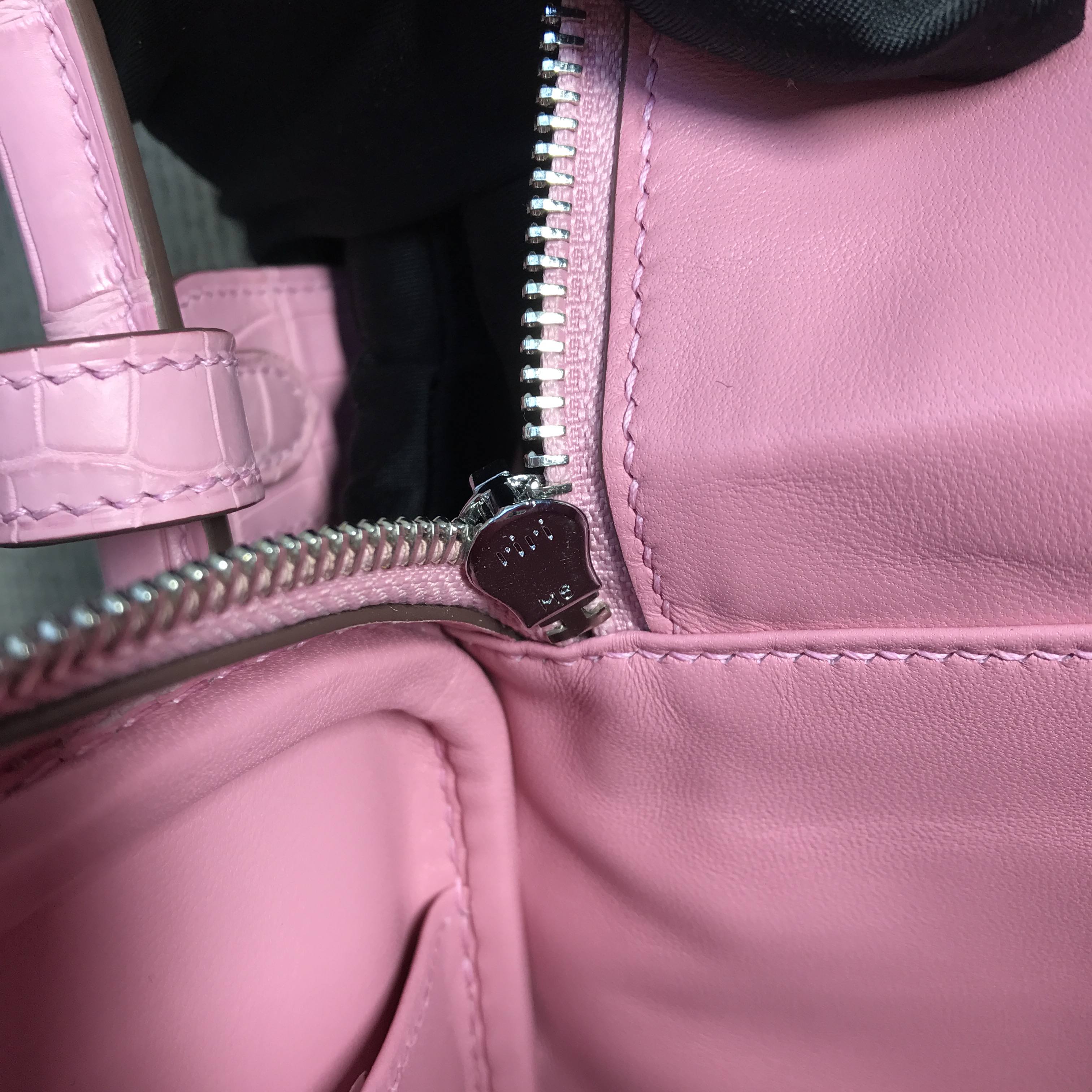 Hermès（爱马仕）新款 Lindy 琳迪包 樱花粉 银扣 30cm