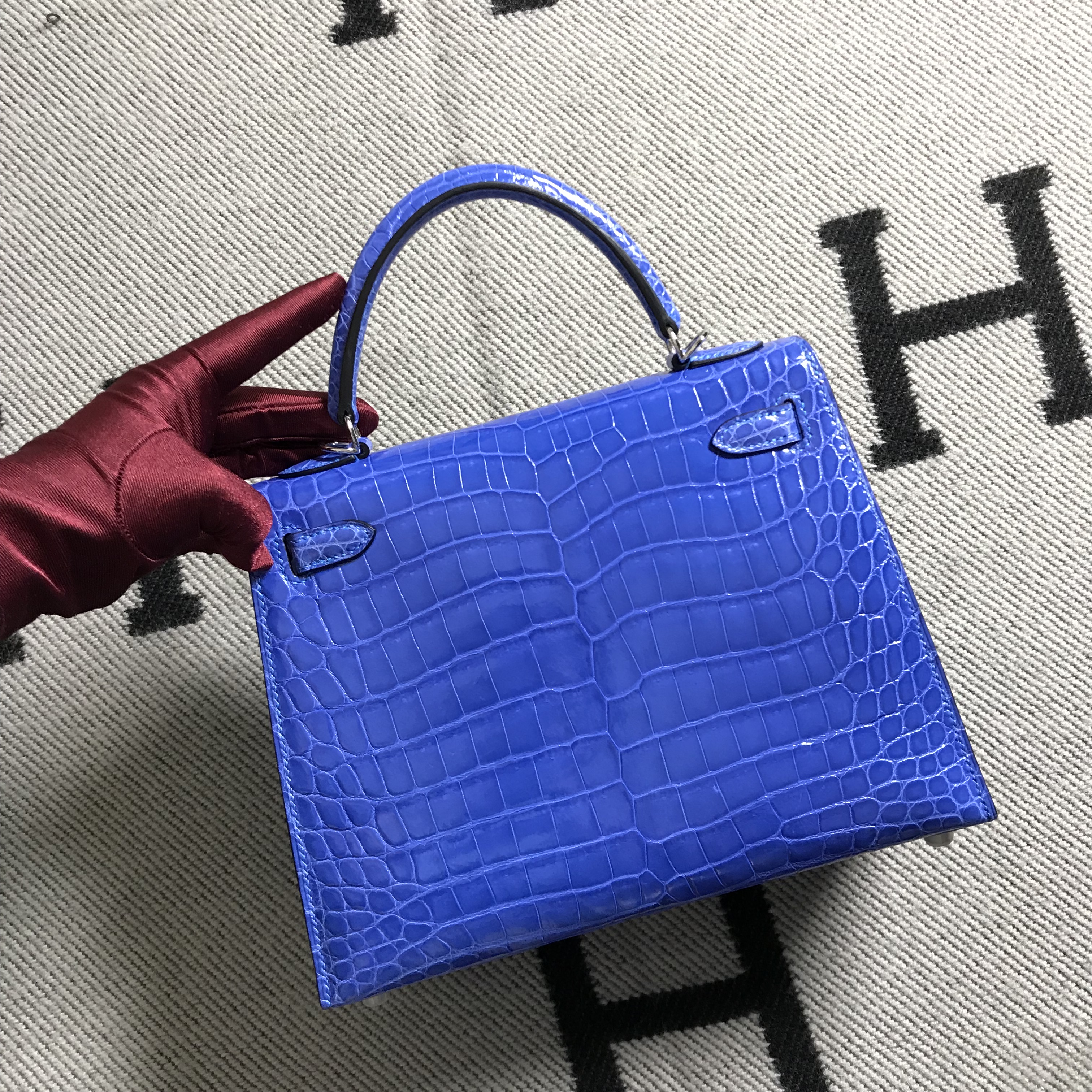 Hermès(爱马仕)Kelly 凯莉包 电光蓝 银扣 25cm-拉尔森鳄鱼皮具定制 - 爱马仕包包官网 Hermès(爱马仕)Kelly 凯莉包 电光蓝 银扣 25cm