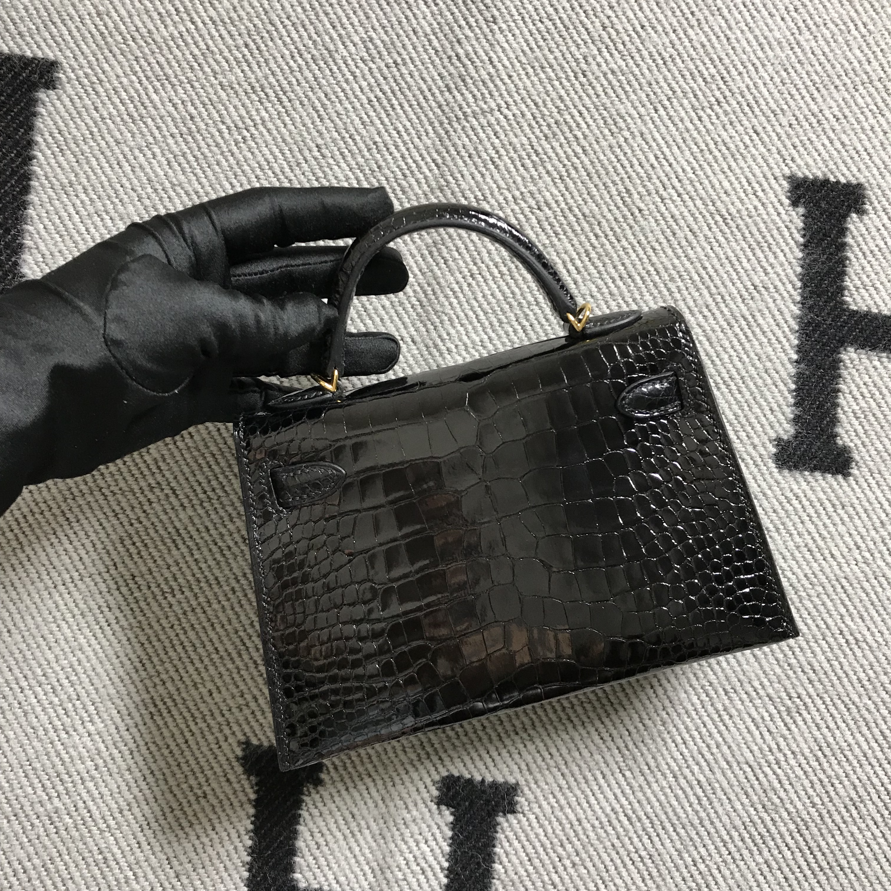 Hermès(爱马仕) Mini Kelly迷你凯莉 美洲黑 金扣 2代-拉尔森鳄鱼皮具定制 - 爱马仕包包官网 Hermès(爱马仕) Mini Kelly迷你凯莉 美洲黑 金扣 2代