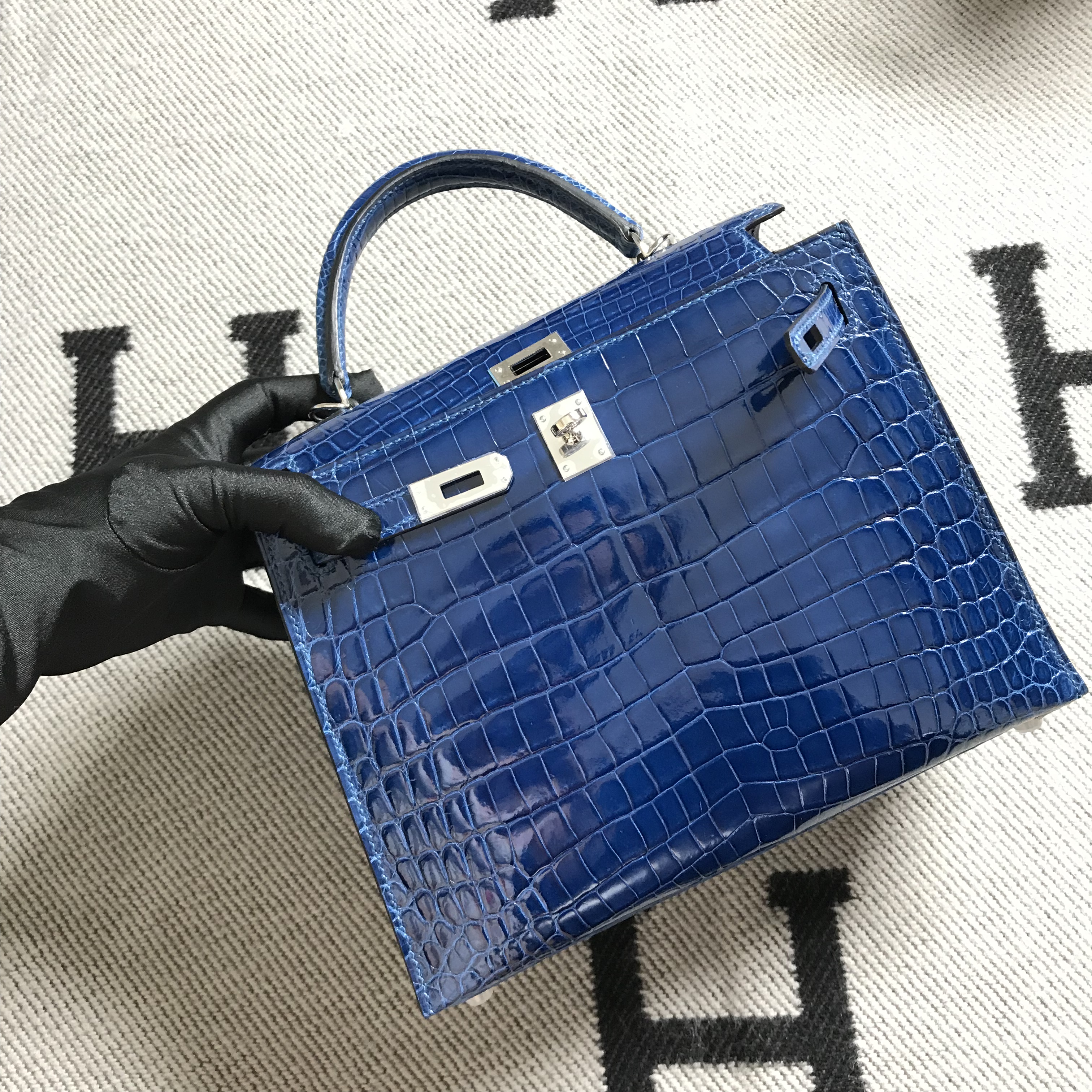 Hermès（爱马仕）Kelly 凯莉包 宝蓝色 银扣 25cm