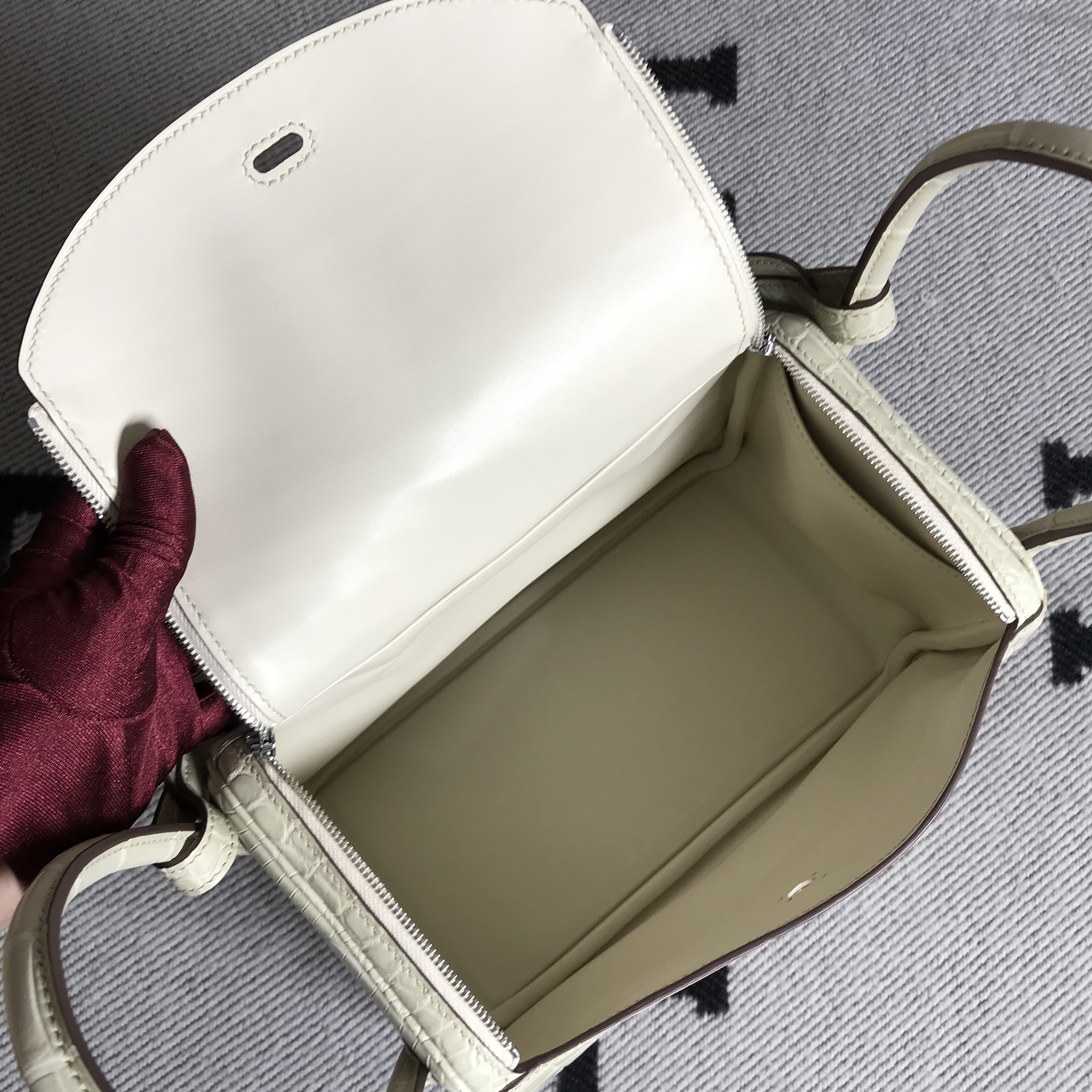 Hermès（爱马仕）新款 Lindy 琳迪包 米白色 银扣 26cm