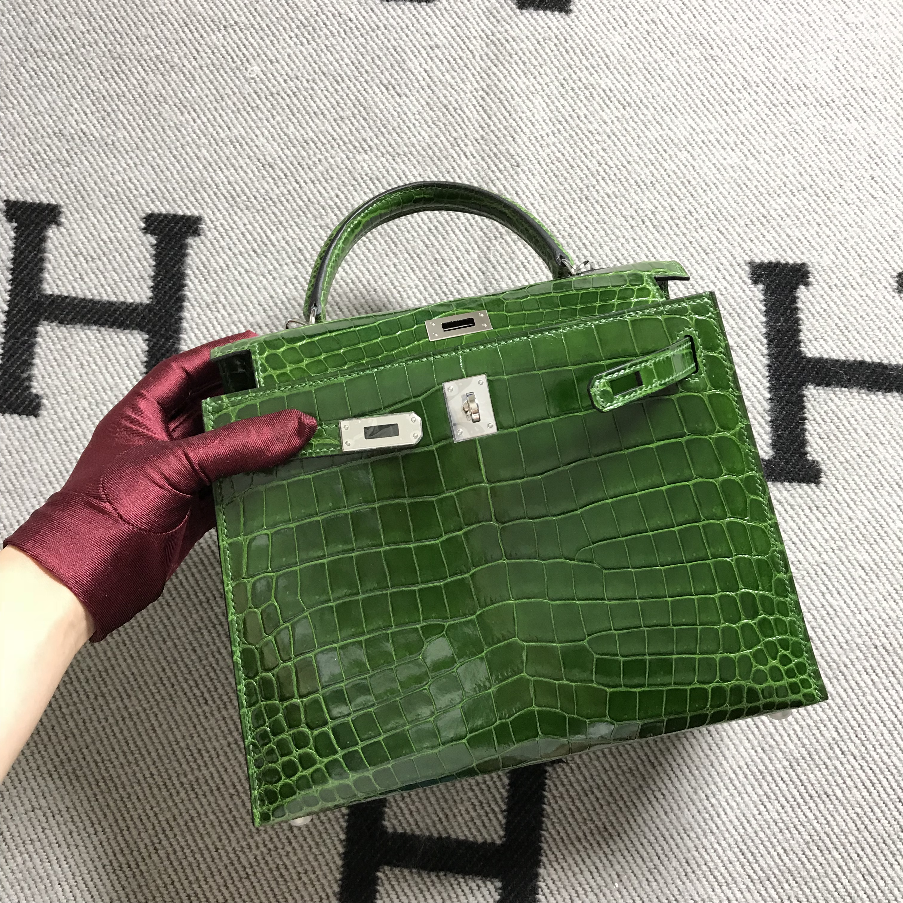 Hermès（爱马仕）Kelly 凯莉包 草绿色 银扣 25cm
