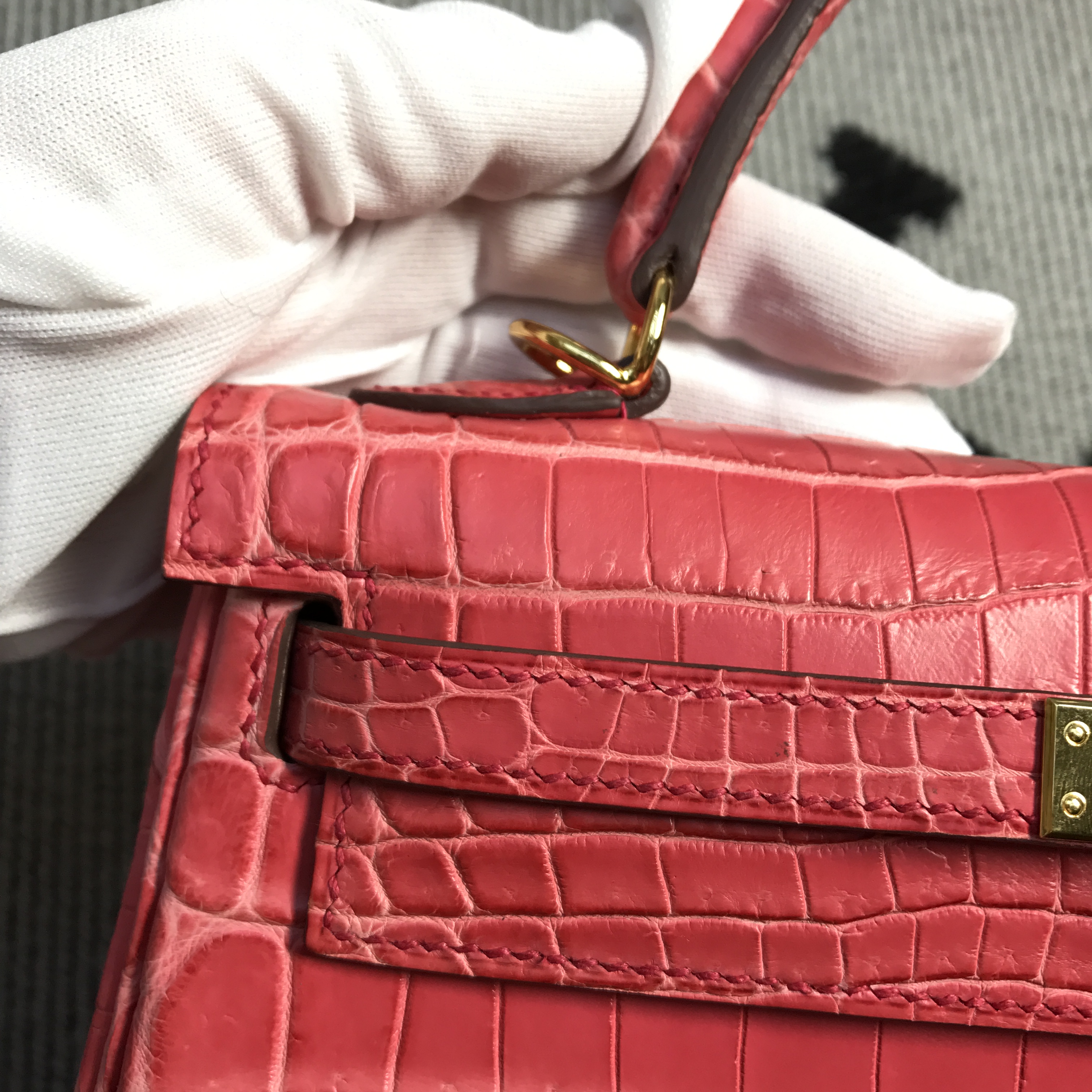 Hermès（爱马仕）Kelly 凯莉包 蜜桃粉 亚光 金扣 25cm