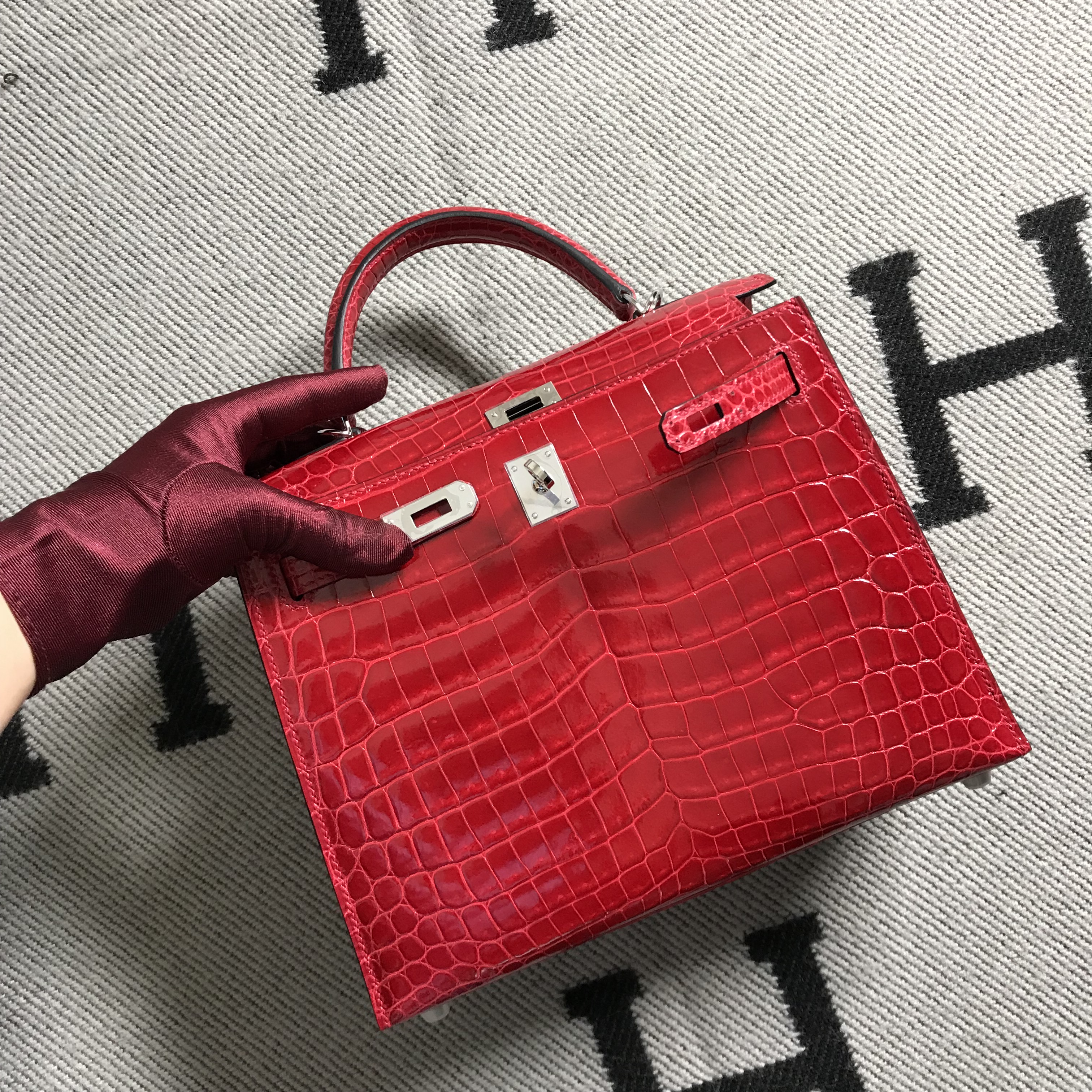 Hermès（爱马仕）Kelly 凯莉包 大红色 银扣 25cm