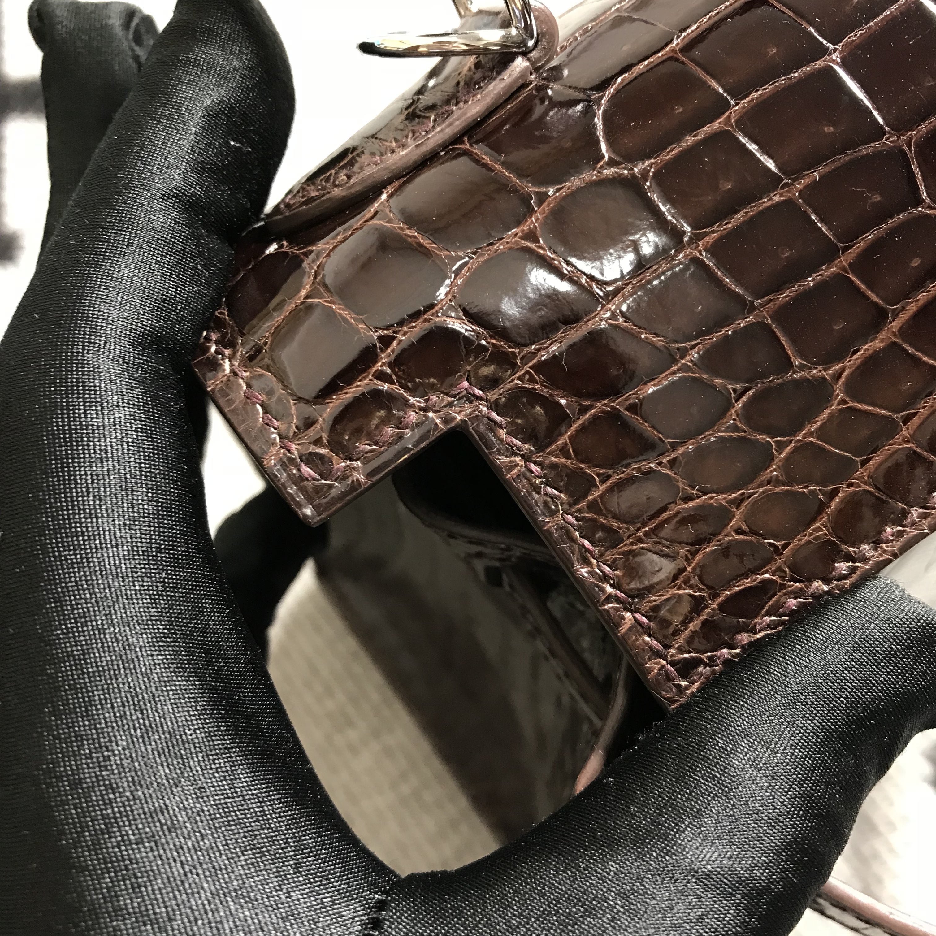 Hermès(爱马仕)Kelly 凯莉包 深咖啡色 银扣 25cm-拉尔森鳄鱼皮具定制 - 爱马仕包包官网 Hermès(爱马仕)Kelly 凯莉包 深咖啡色 银扣 25cm