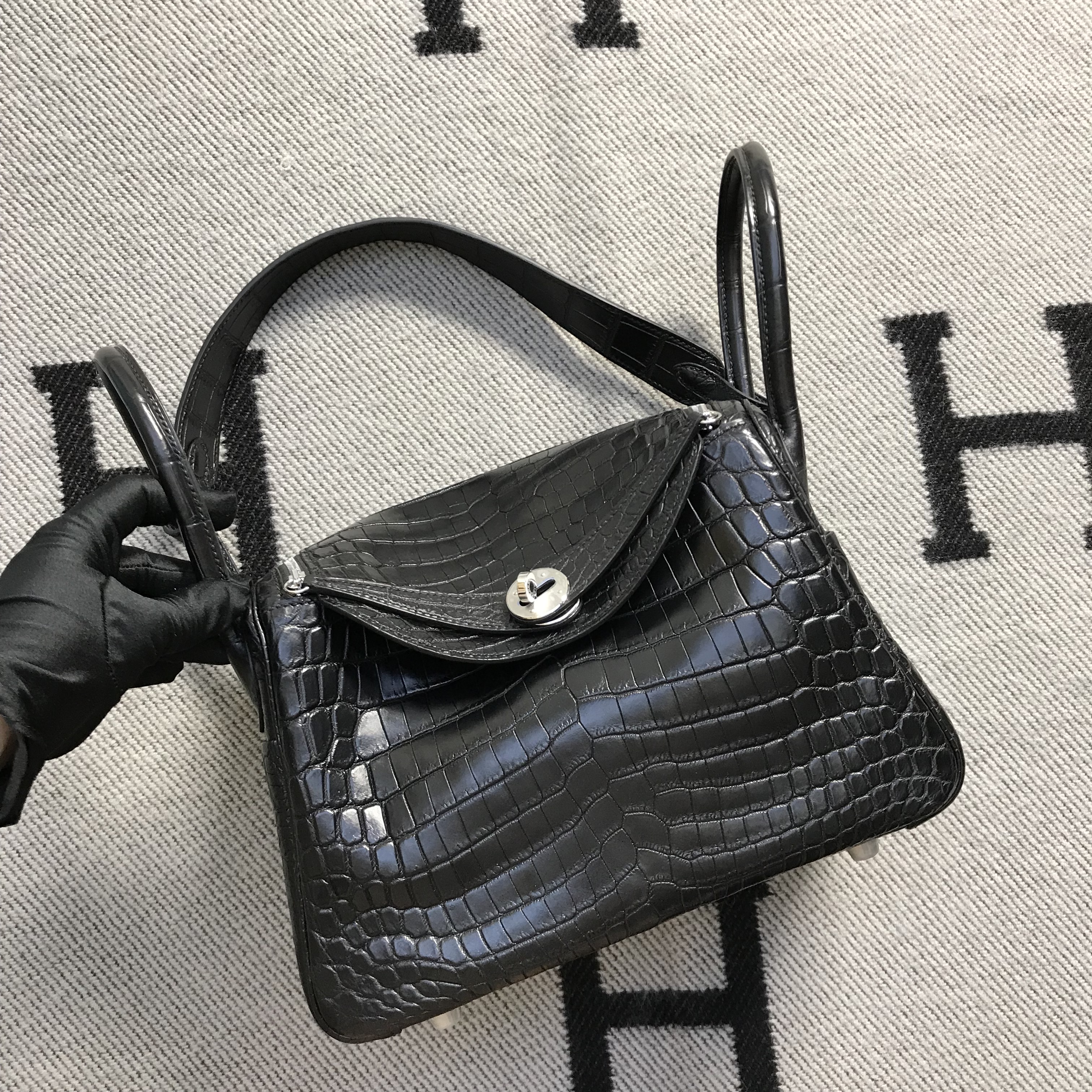 Hermès（爱马仕）新款 Lindy 琳迪包 黑色 银扣 26cm