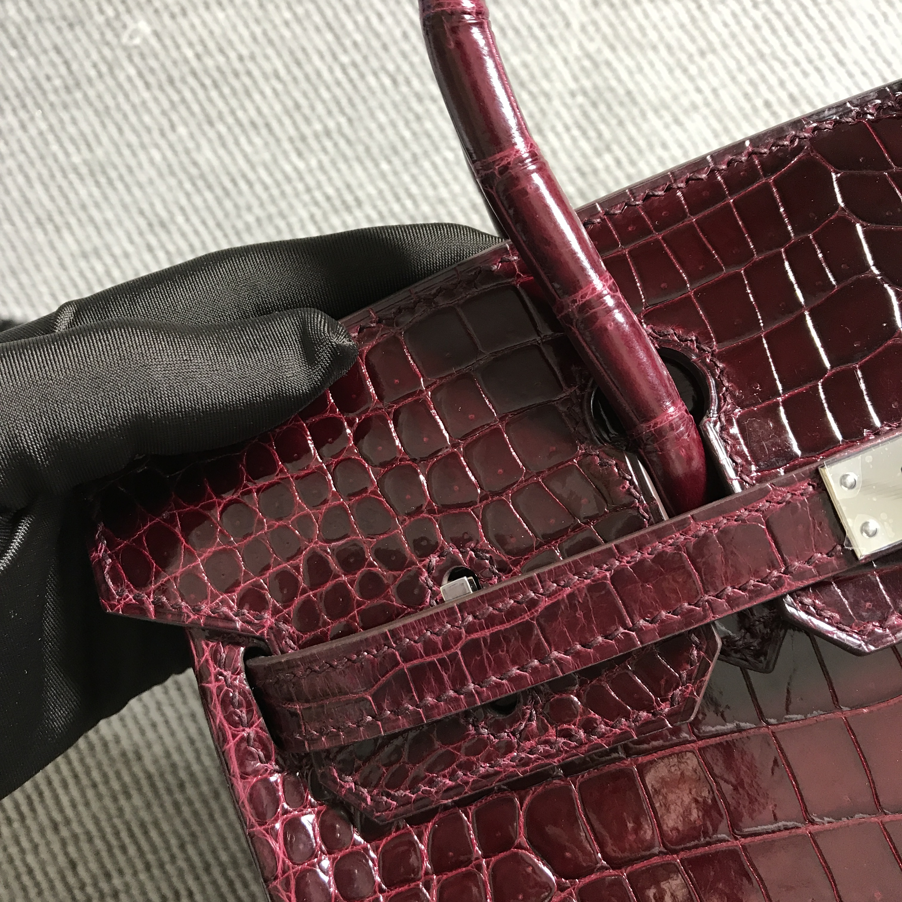 Hermès（爱马仕）Birkin 铂金包 酒红色 湾鳄 银扣 25cm
