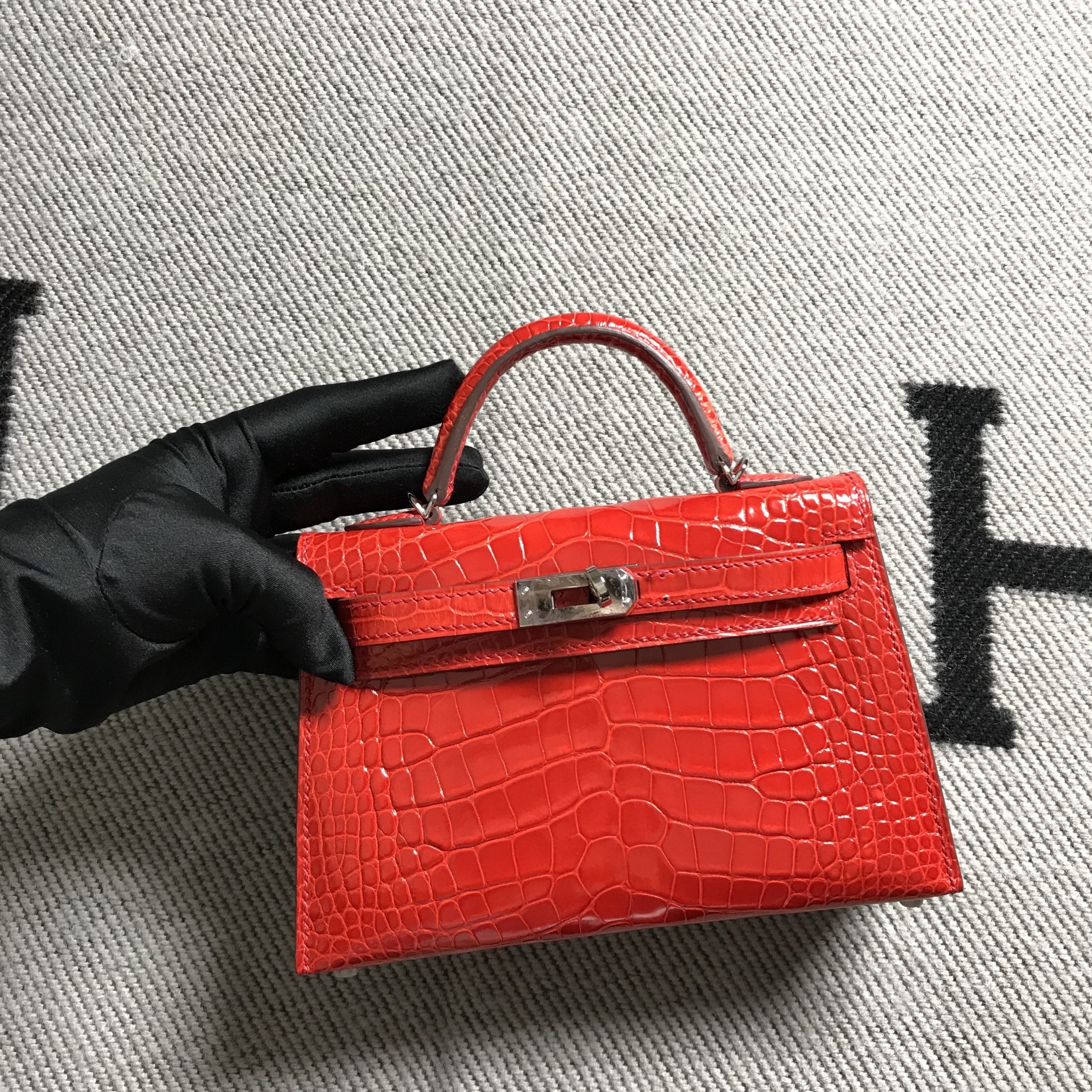 Hermès（爱马仕） Mini Kelly迷你凯莉 法拉利红 银扣 2代