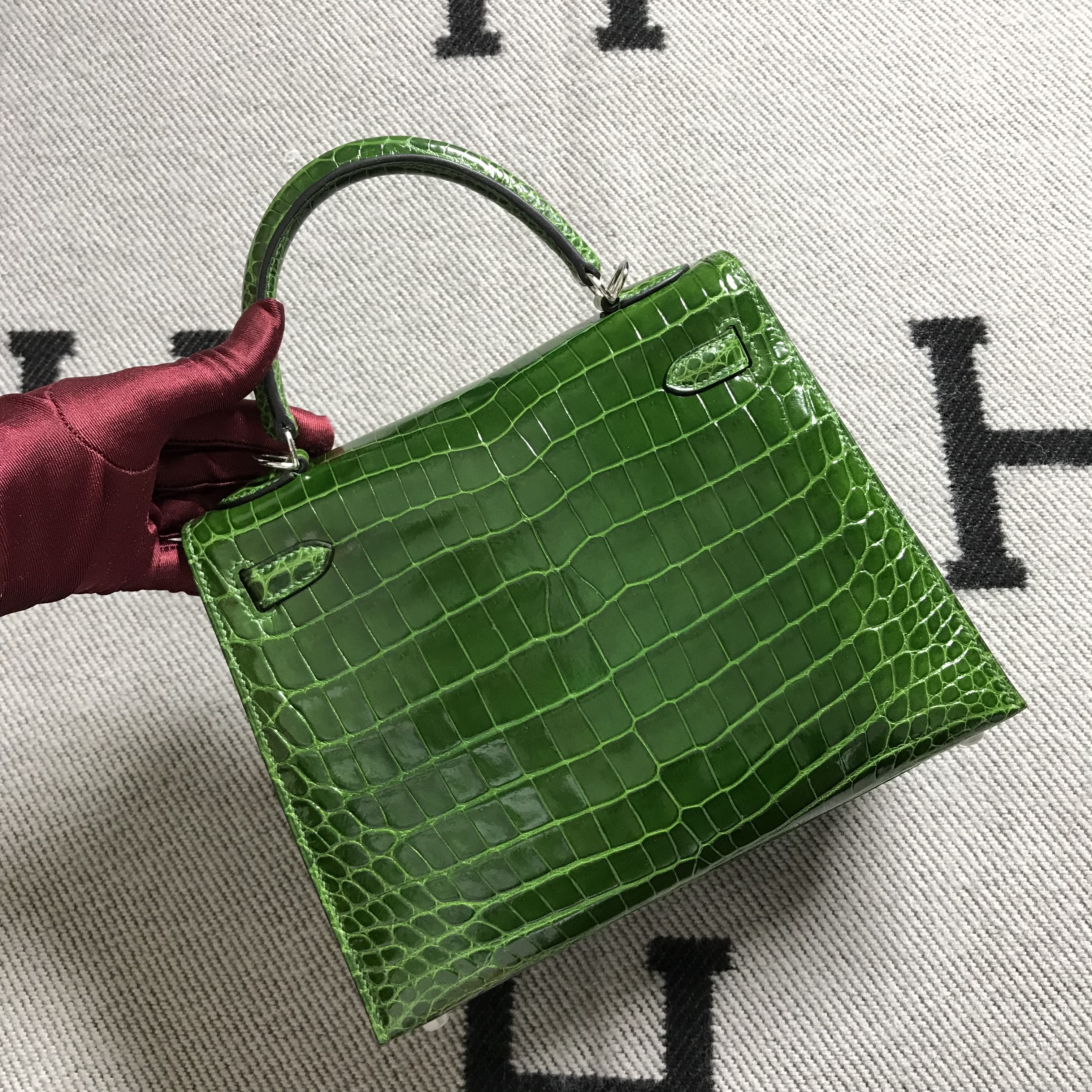 Hermès（爱马仕）Kelly 凯莉包 草绿色 银扣 25cm