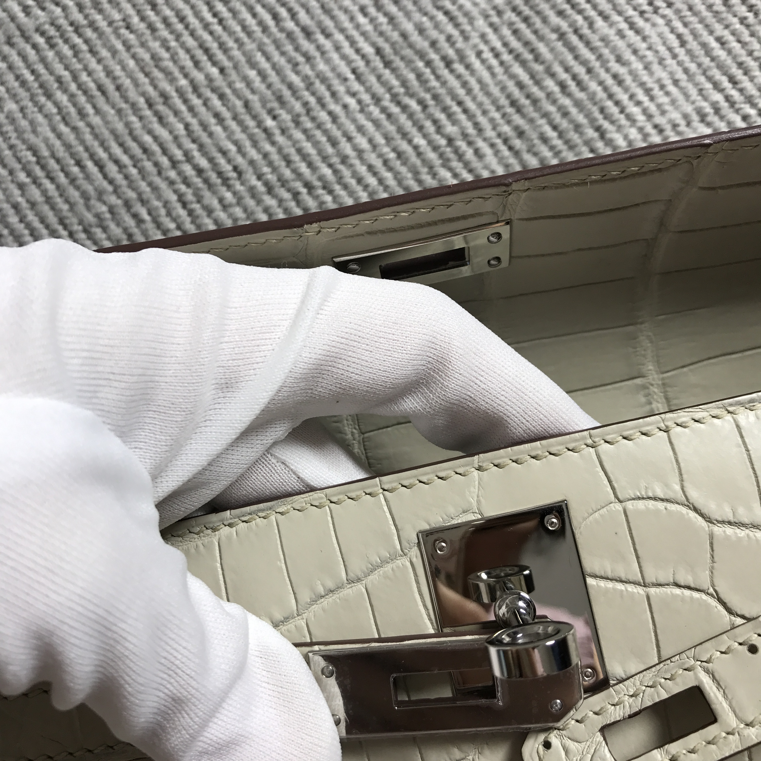 Hermès（爱马仕）Kelly Cut长款手包 浅灰色 银扣 2代