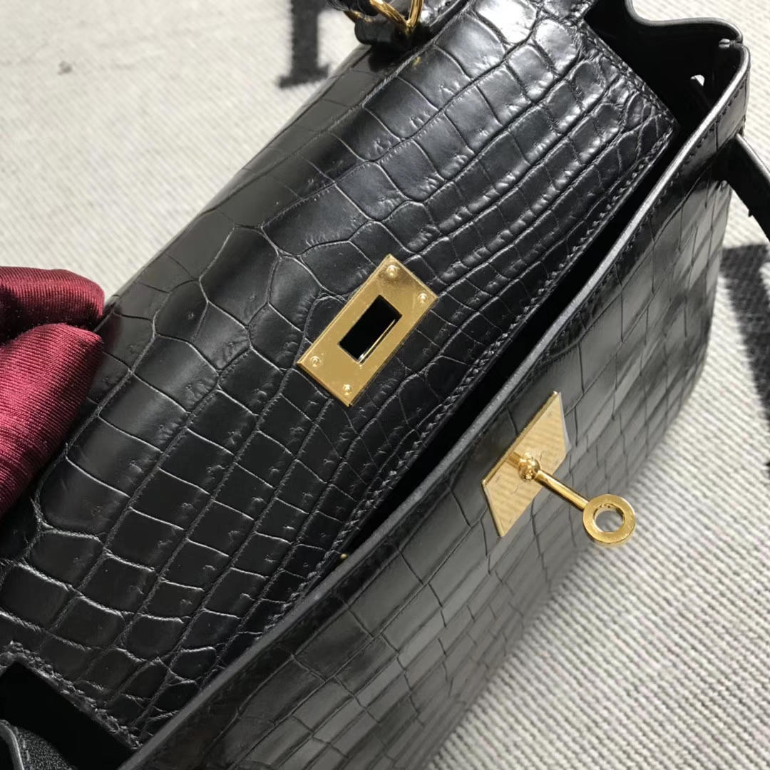 Hermès（爱马仕） Kelly凯莉包 亚黑 金扣 28cm