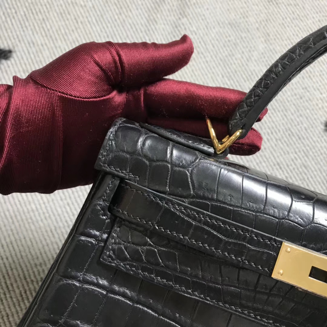 Hermès(爱马仕) Kelly凯莉包 亚黑 金扣 28cm-拉尔森鳄鱼皮具定制 - 爱马仕包包官网 Hermès(爱马仕) Kelly凯莉包 亚黑 金扣 28cm