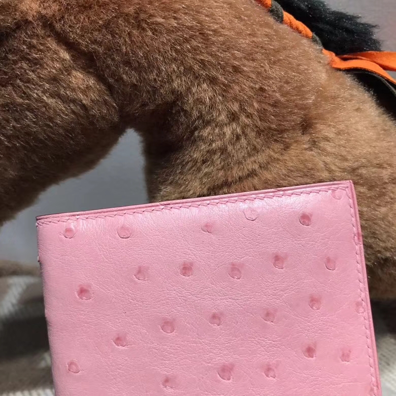 Hermès（爱马仕）bearn两折钱夹鸵鸟皮1Q Rose Confetti奶昔粉色 金扣