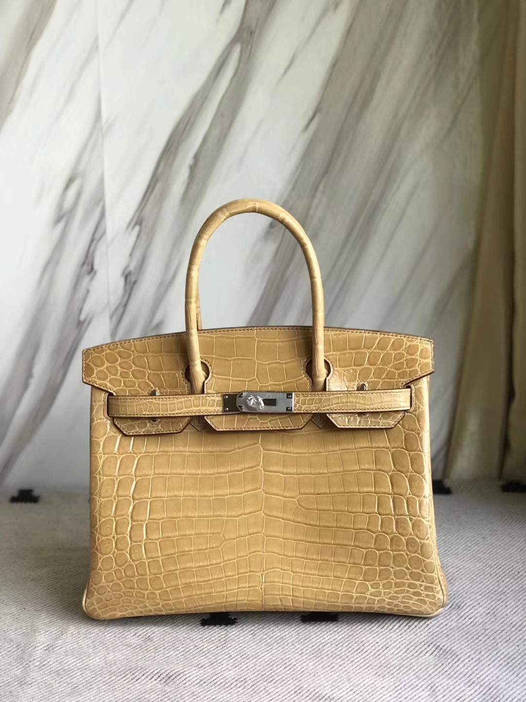 Hermès（爱马仕）Birkin30cm Crocodile shiny 亮面两点鳄鱼  杏色 奶茶色 银扣