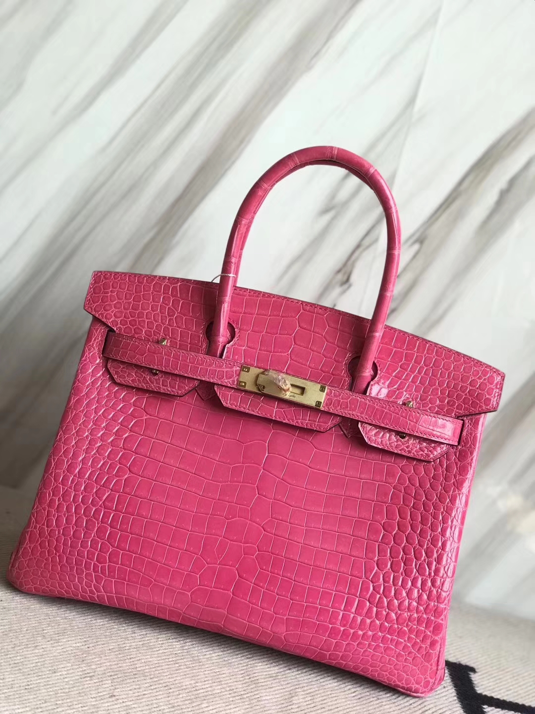 Hermès（爱马仕）Birkin30cm Porosus shiny 亮面澳洲湾鳄  E5 桃粉 金扣  品相超赞  现货
