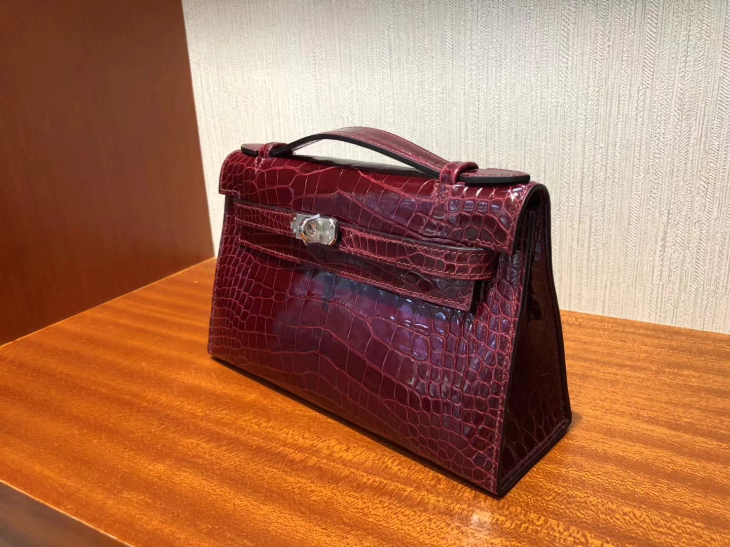 Hermès（爱马仕）Minikelly pochette 22cm Alligator shiny 亮面 F5 勃艮第酒红 新酒红 银扣