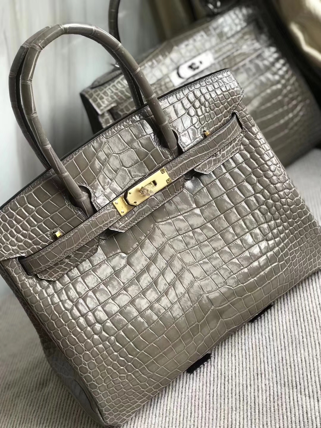 Hermès（爱马仕）Birkin30cm Porosus shiny 亮面澳洲湾鳄  ck18 斑鸠灰 Gris T 金扣