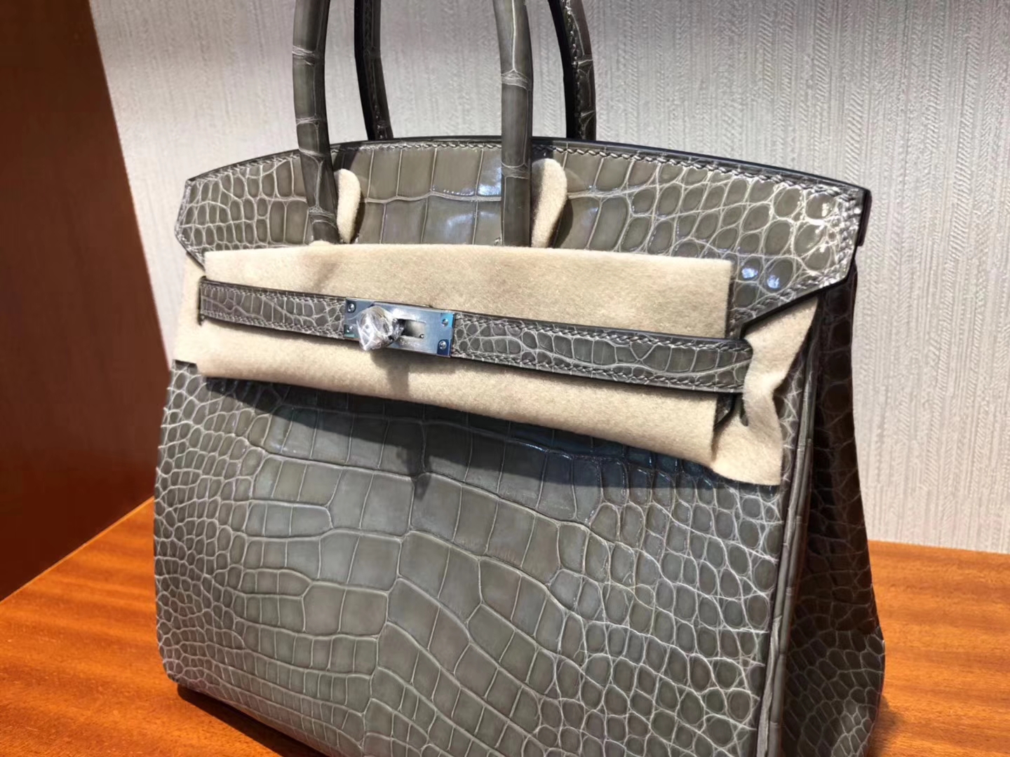 Hermès（爱马仕）Birkin25cm Alligator shiny 亮面鳄鱼 ck18 斑鸠灰 Gris T 银扣