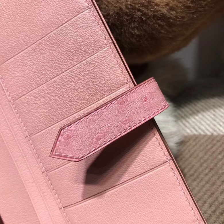 Hermès（爱马仕）bearn两折钱夹鸵鸟皮1Q Rose Confetti奶昔粉色 金扣